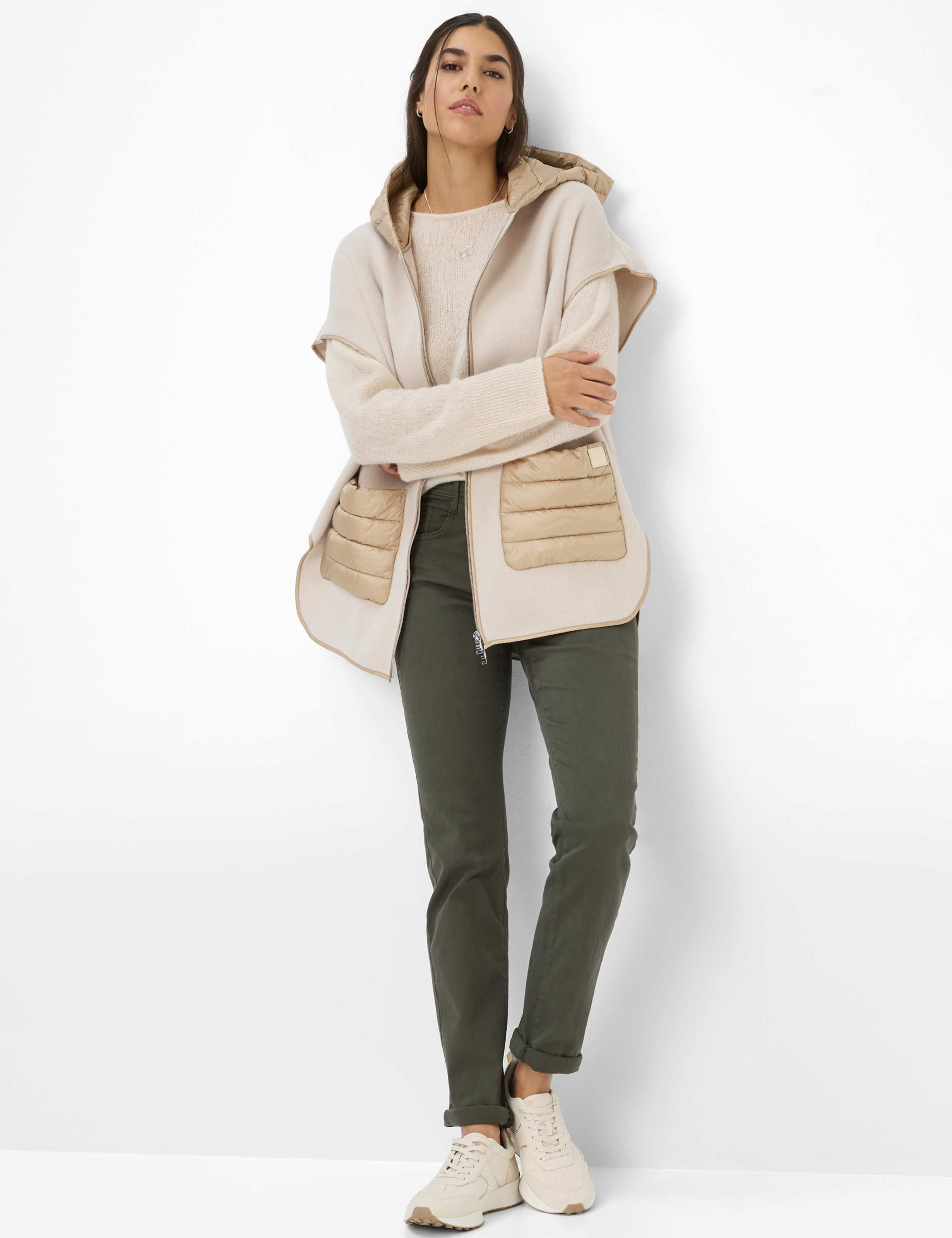 Femme Style CAROLA Denim Vert Foncé Feminine Fit Tenue du mannequin