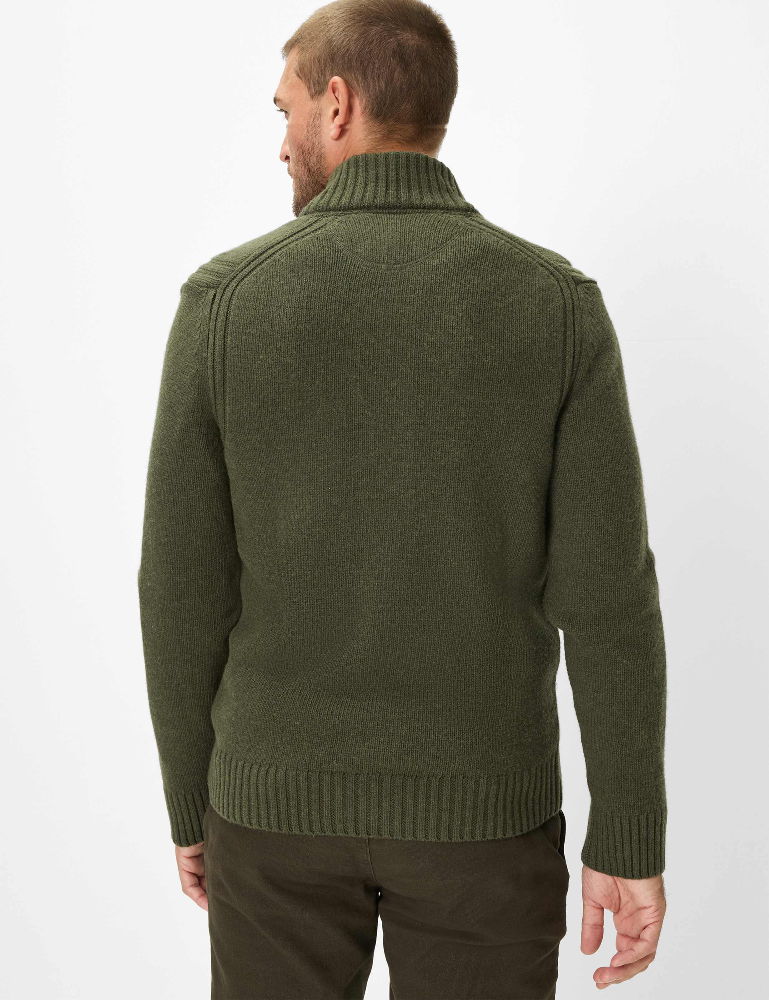 Heren Style JAKE Groen - Olijf  Model achterkant
