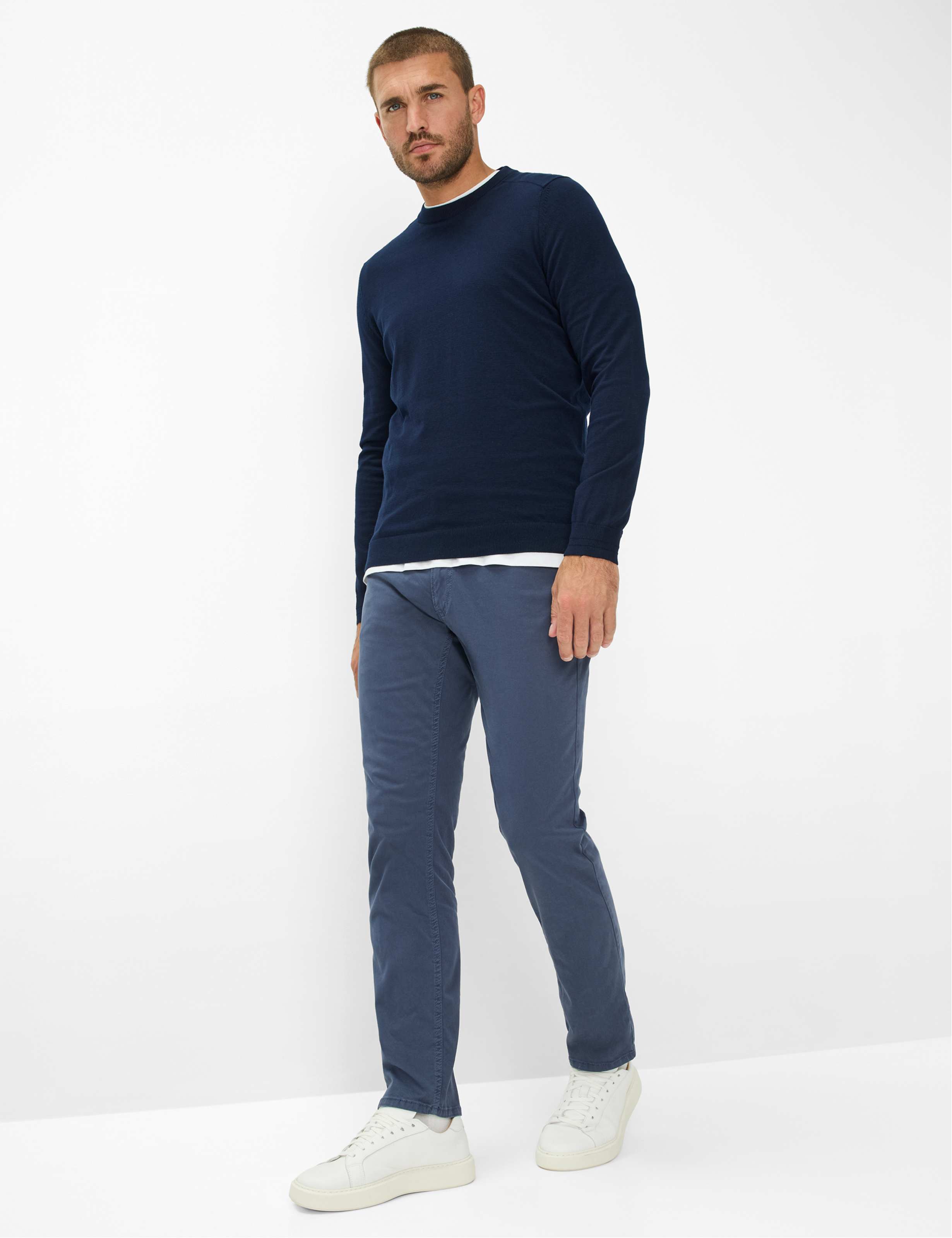 Heren Style CHUCK Donkerblauw Modern Fit Model outfit