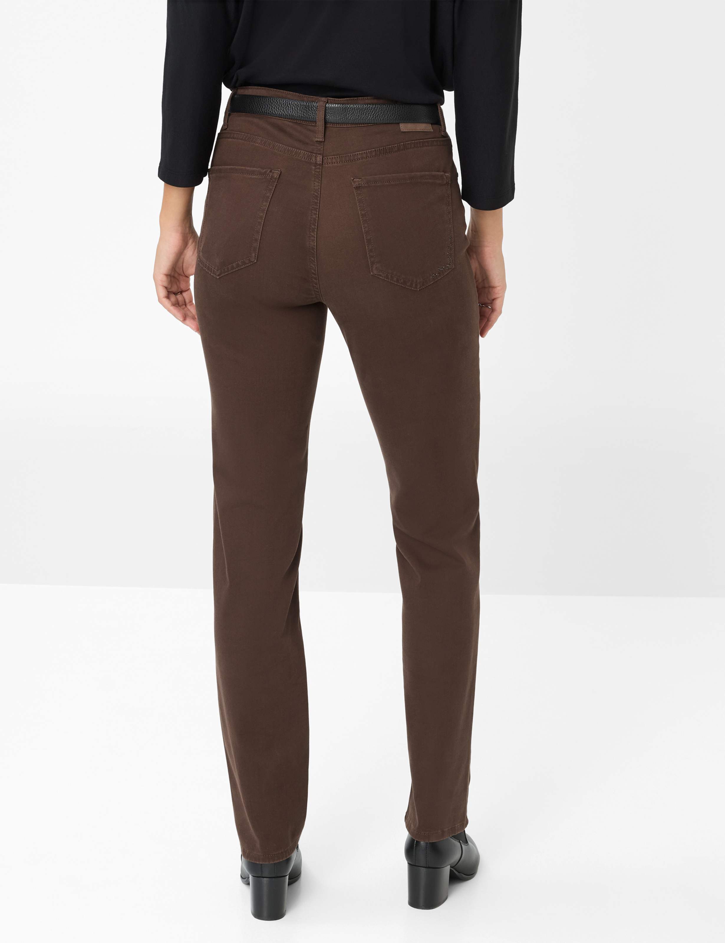 Dames Style CAROLA Perma Bruin Feminine Fit Model achterkant