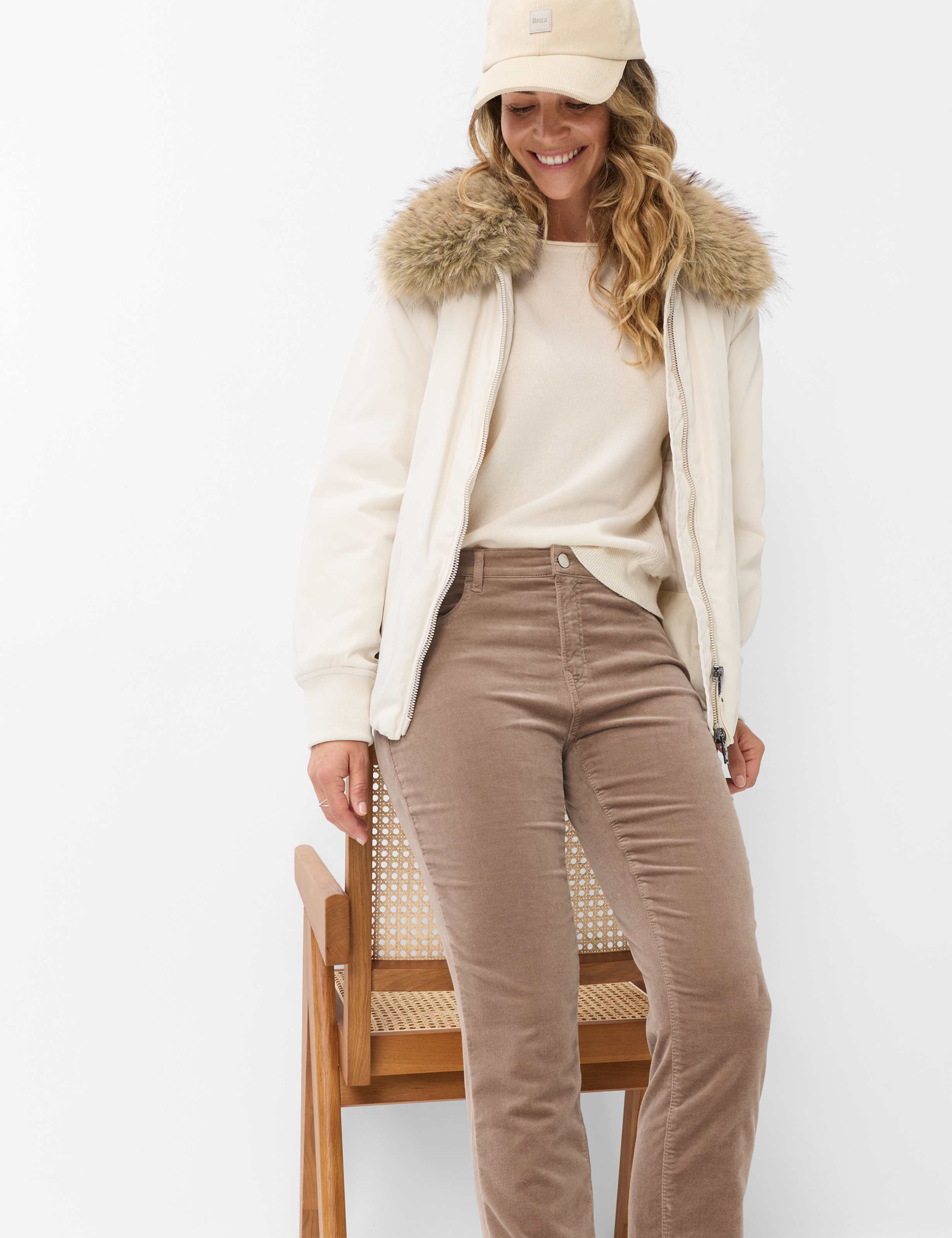 Damen Style CAROLA Beige Feminine Fit Detail 1