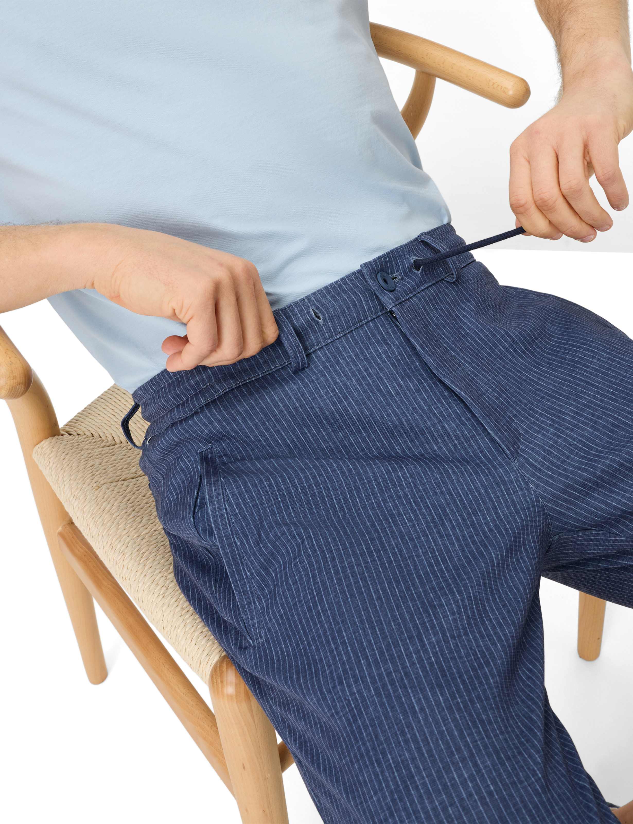 Herren Style PHIL Dunkelblau Tapered Fit Detail 1