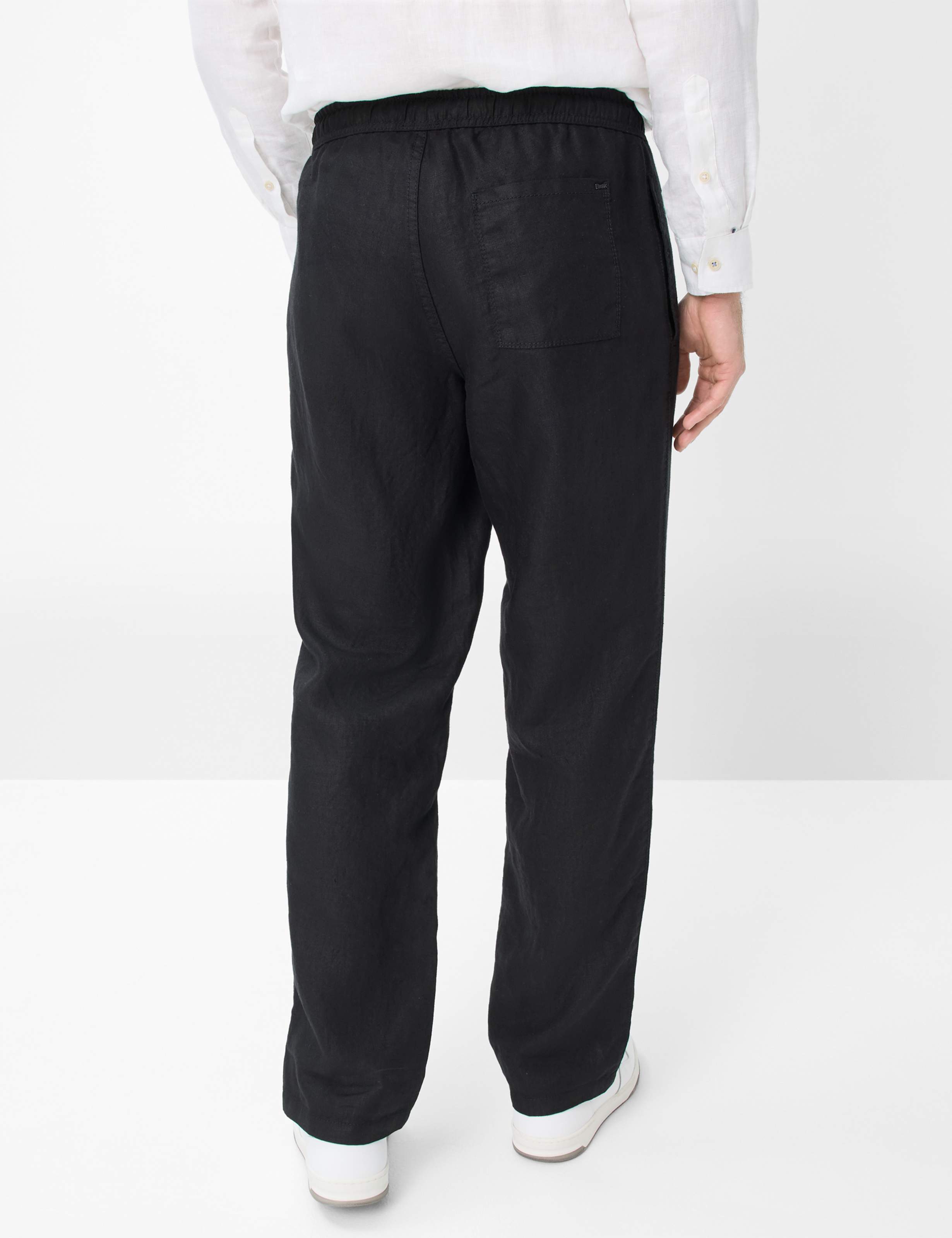 Herren Style ELIAS Schwarz Relaxed Fit Model Rueck