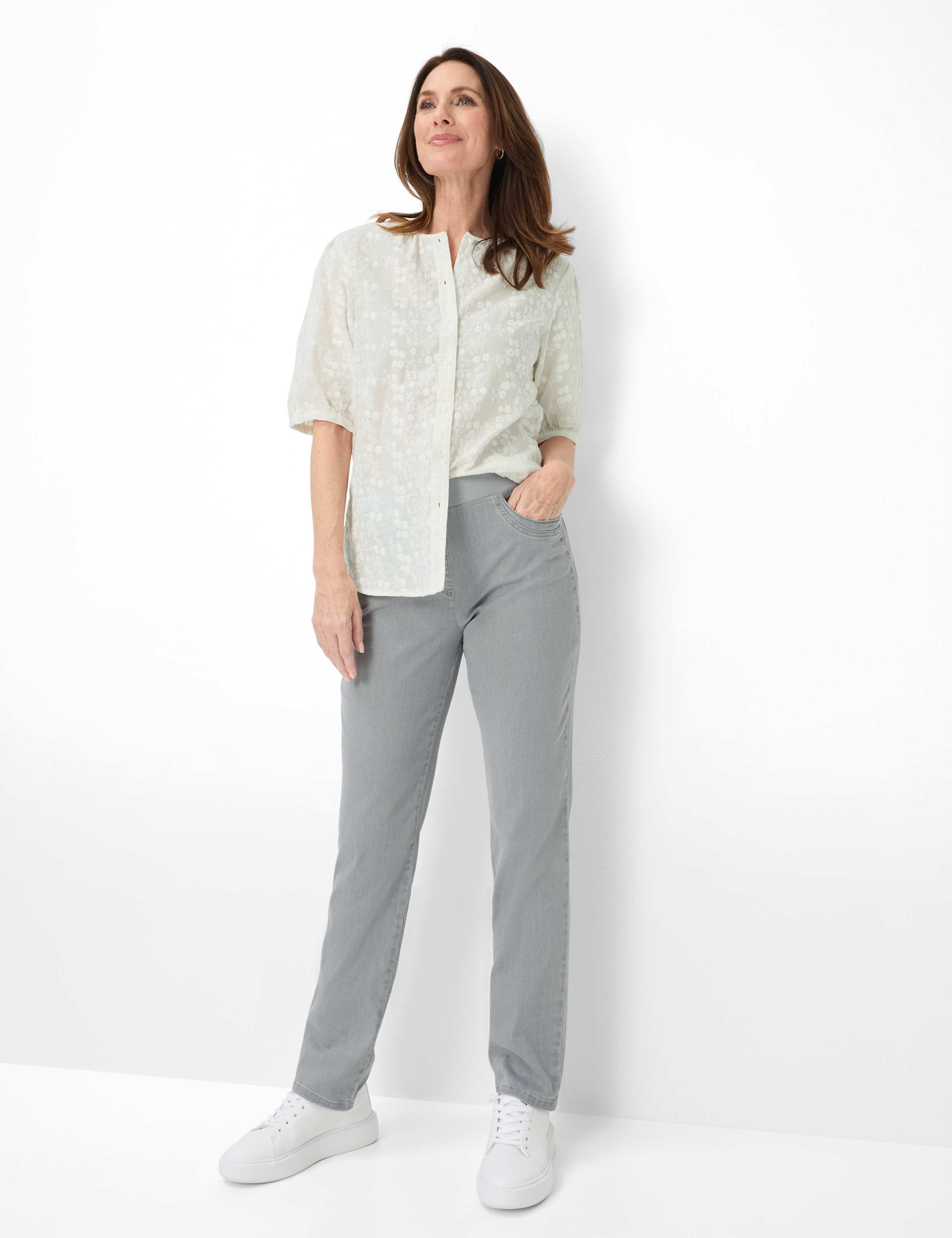 Dame Style CARINA FUN Denim Lysgrå Comfort Plus Fit Model Outfit