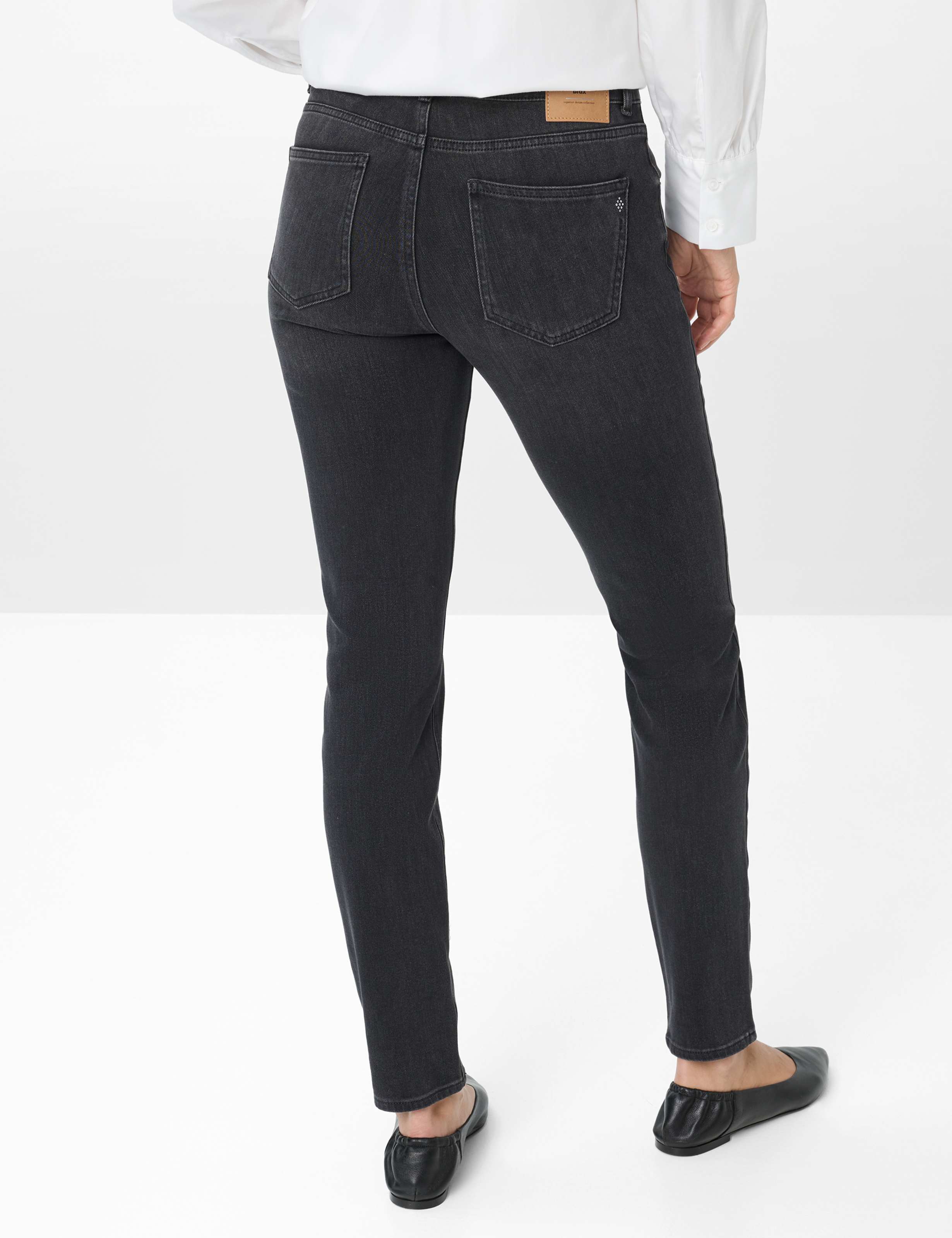 Dames Style SHAKIRA Denim Donkergrijs Slim Fit Model achterkant