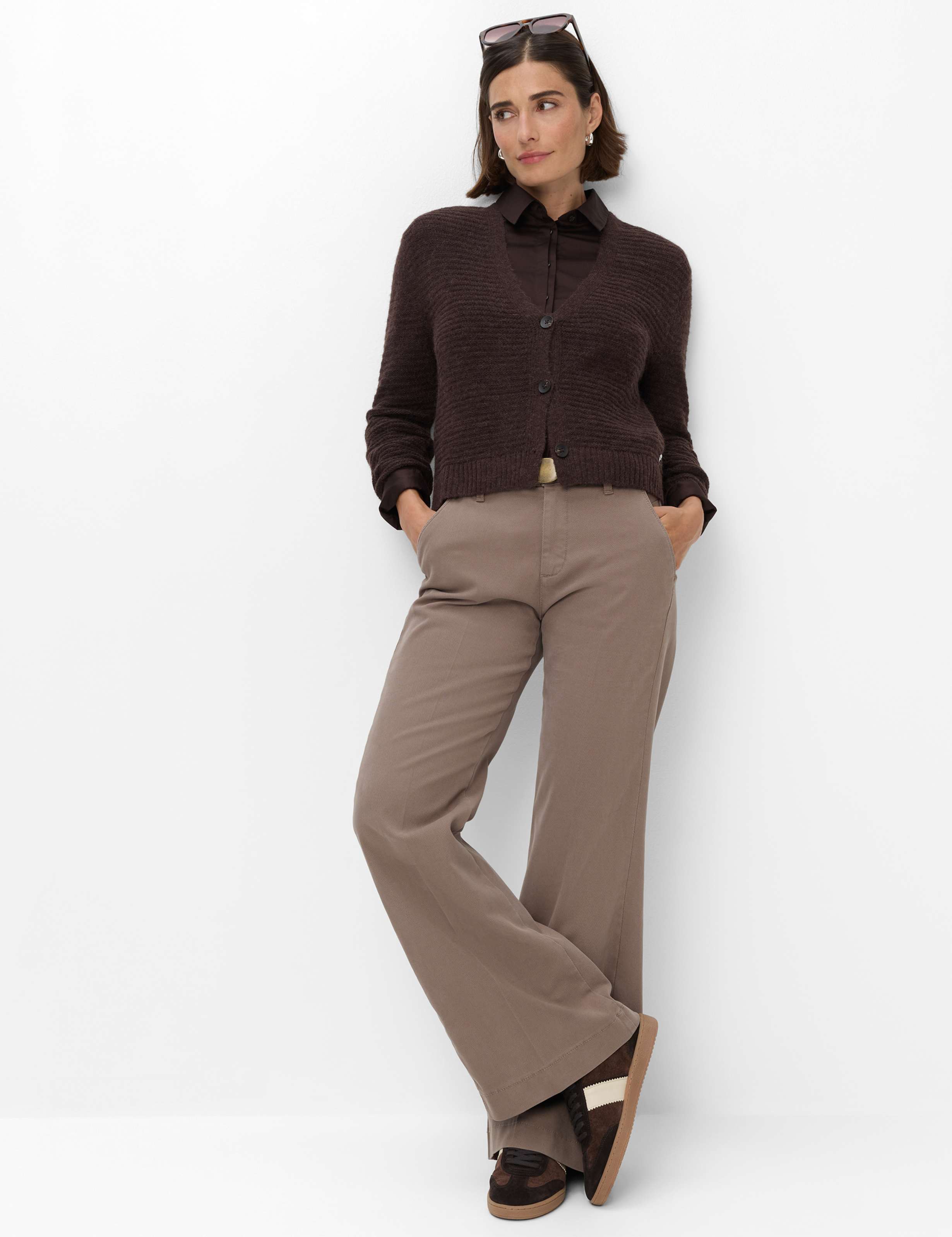 Dame Style ALICIA Mørkebrun  Model Outfit