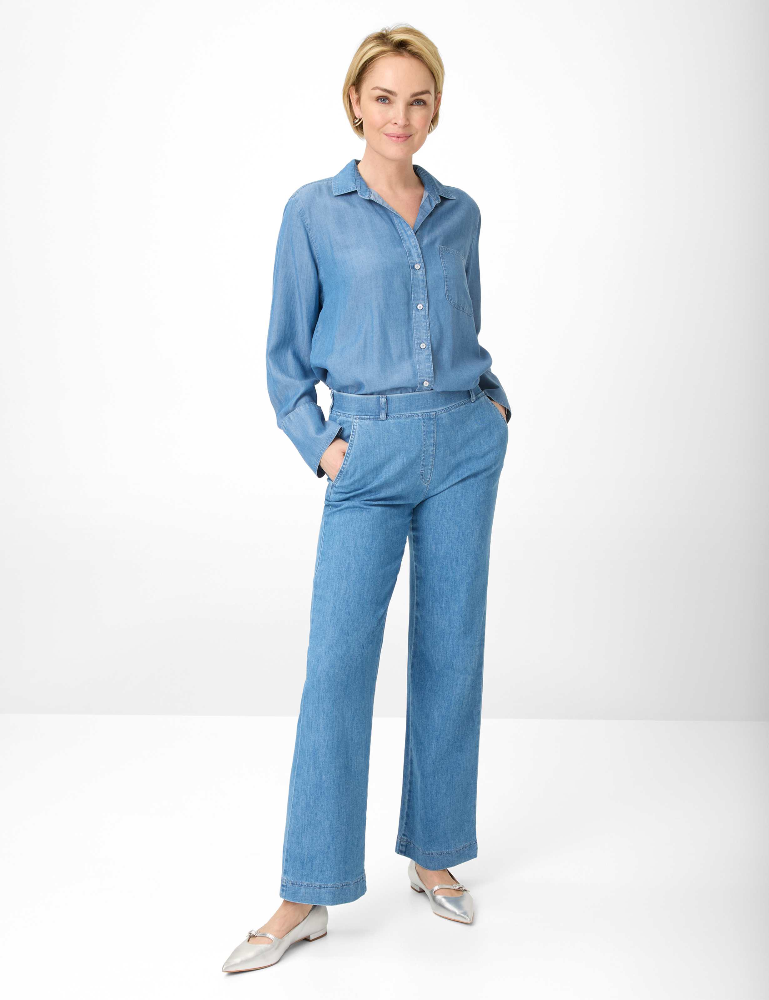 Damen Style PAM FLARED Denim Hellblau Slim Fit Model Outfit