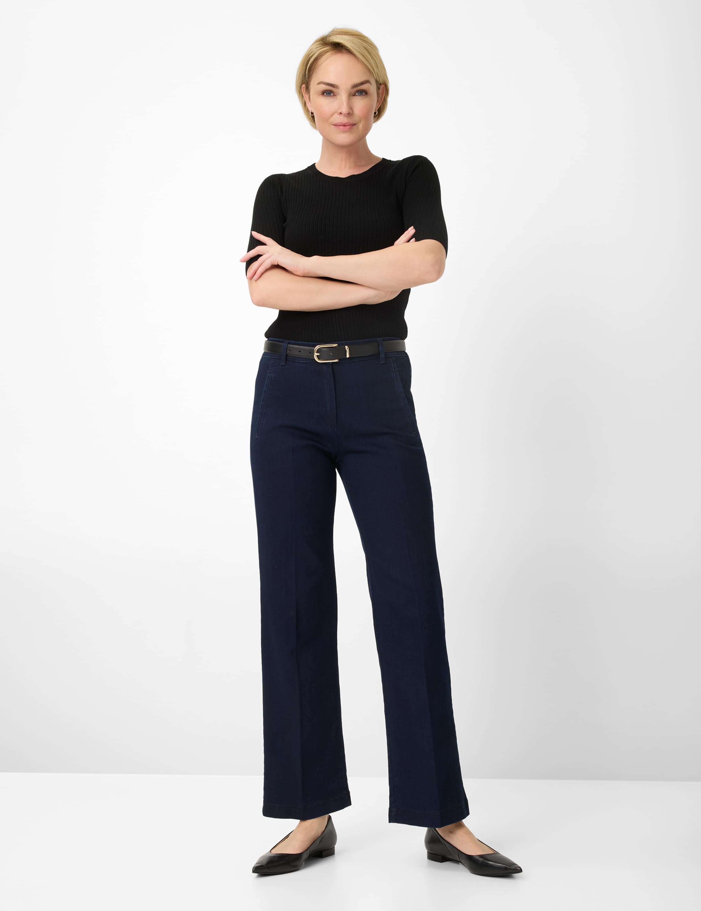 Damen Style PEGGY FLARED Denim Dunkelblau Slim Fit Model Outfit