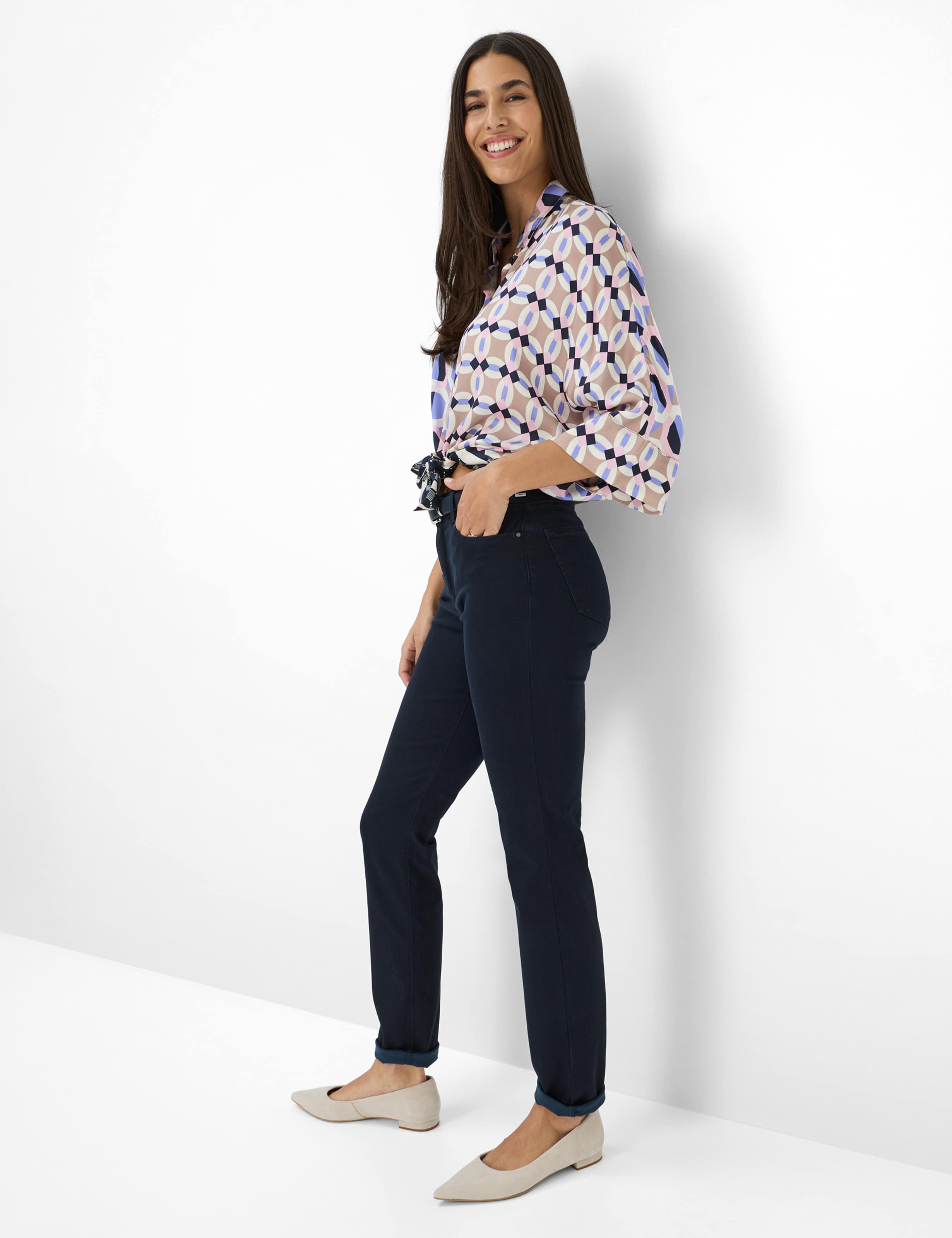 Damen Style SHAKIRA Dunkelblau Slim Fit Model Outfit