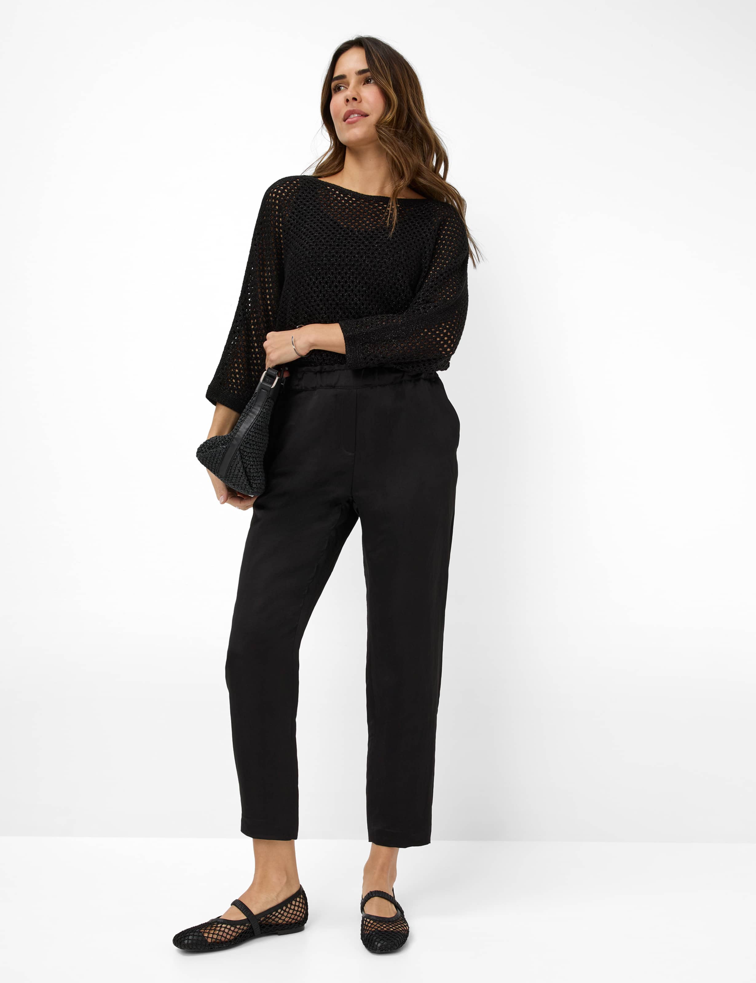 Damen Style MONA S Schwarz Relaxed Fit Model Outfit
