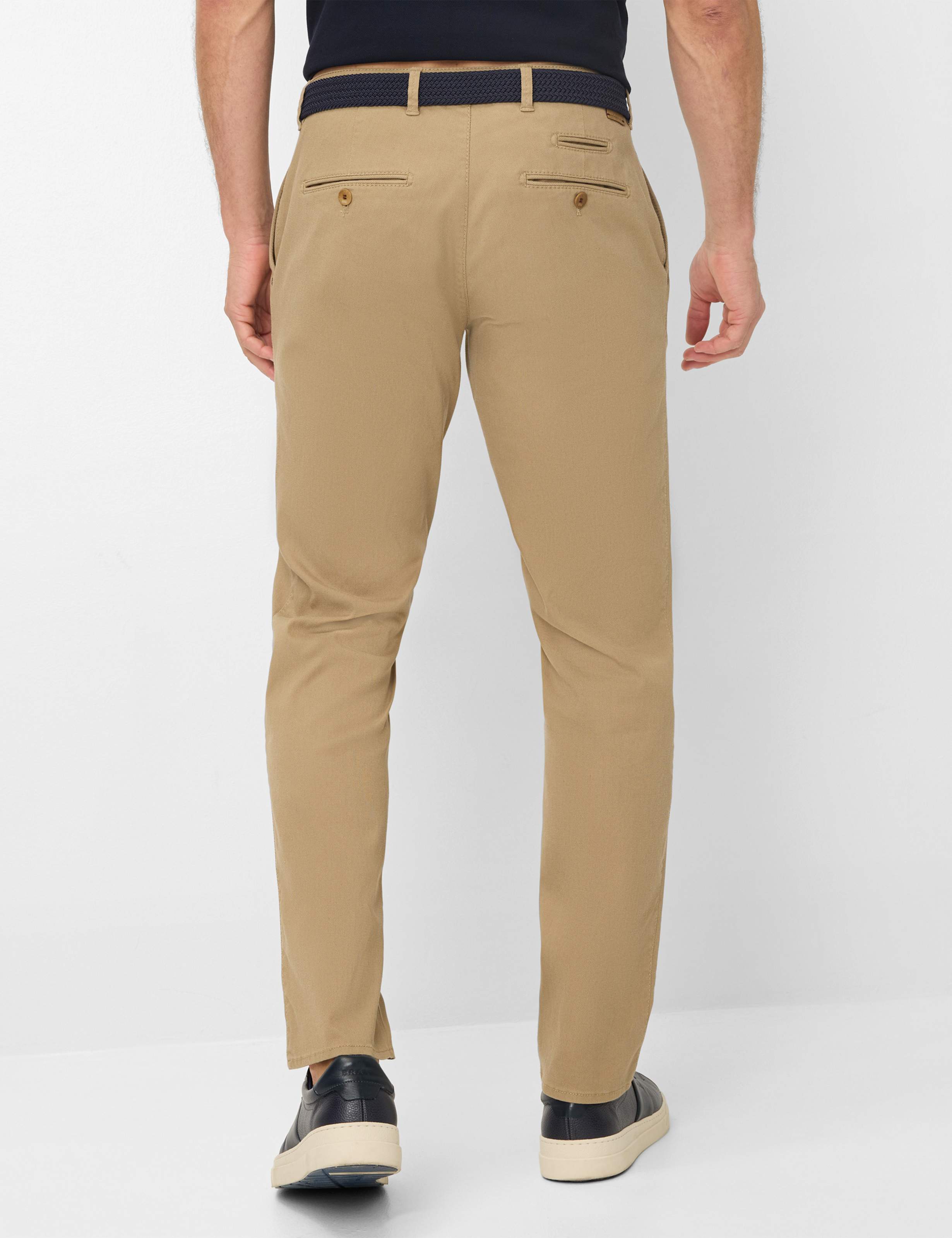 Herren Style FABIO IN Hellbraun Modern Fit Model Rueck