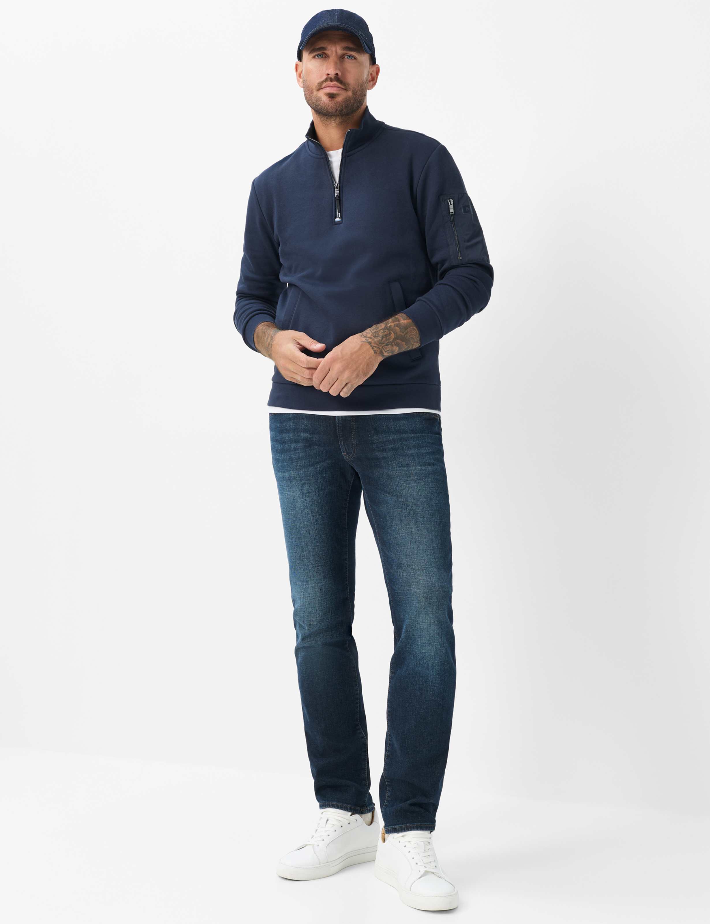 Homme Style SION Bleu Foncé  Tenue du mannequin