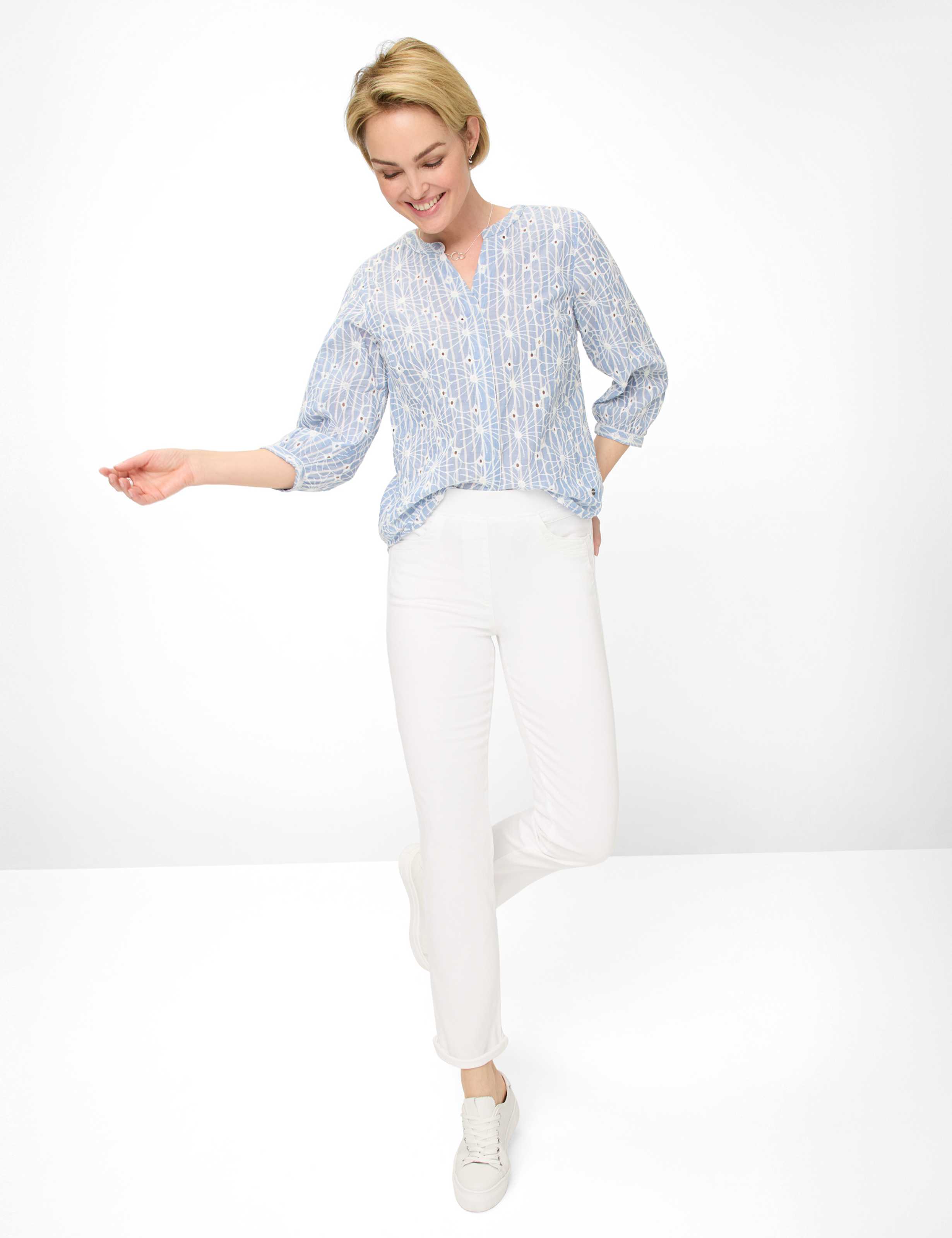 Damen Style PAMINA FUN Denim Weiß Slim Fit Model Outfit