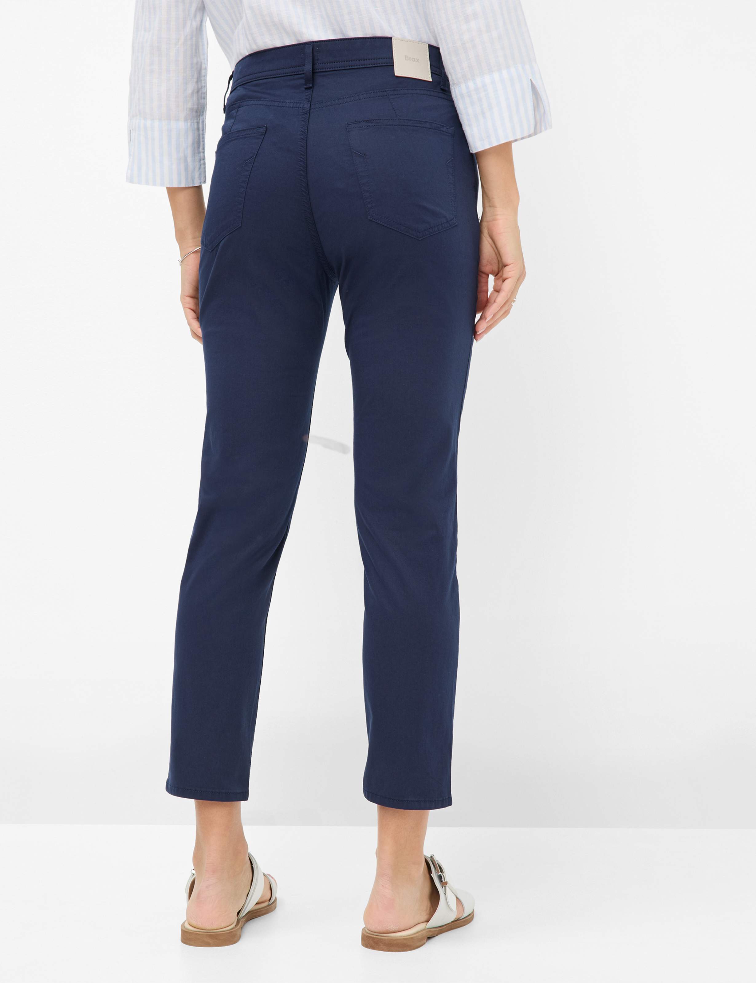 Damen Style CAROLA S Dunkelblau Feminine Fit Model Rueck