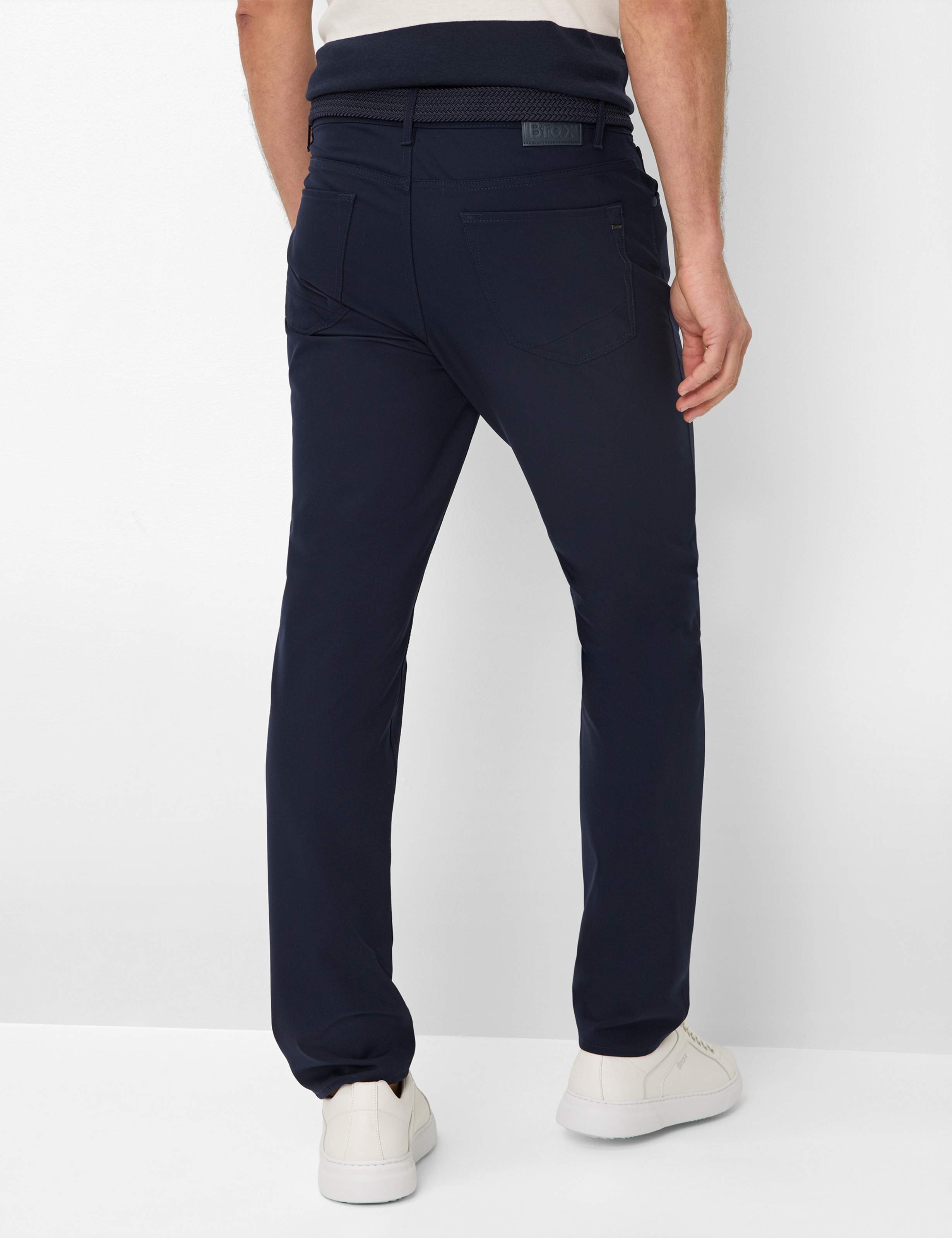 Heren Style CHUCK Donkerblauw Modern Fit Model achterkant