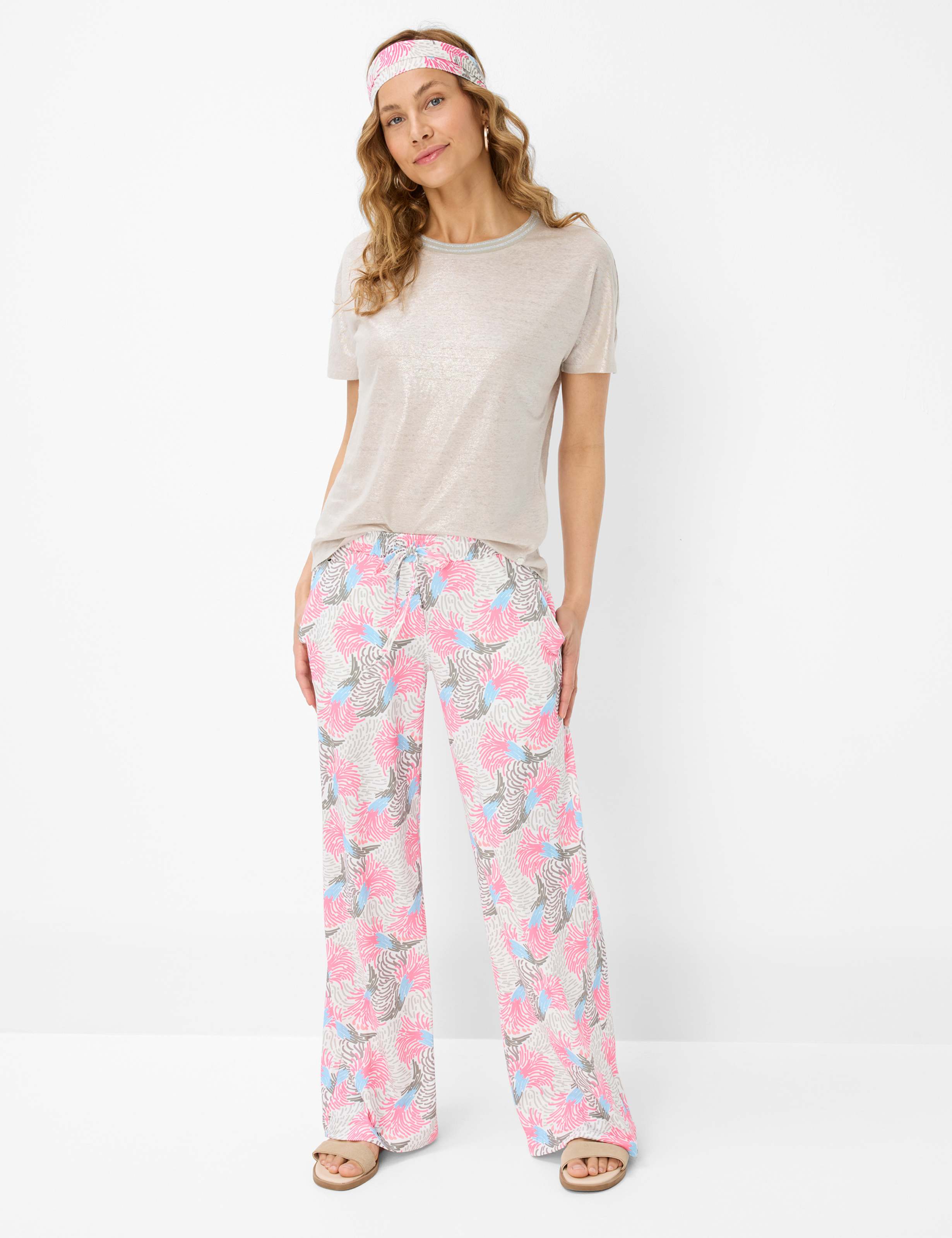 Women Style MAINE Cream White  Model Outfit