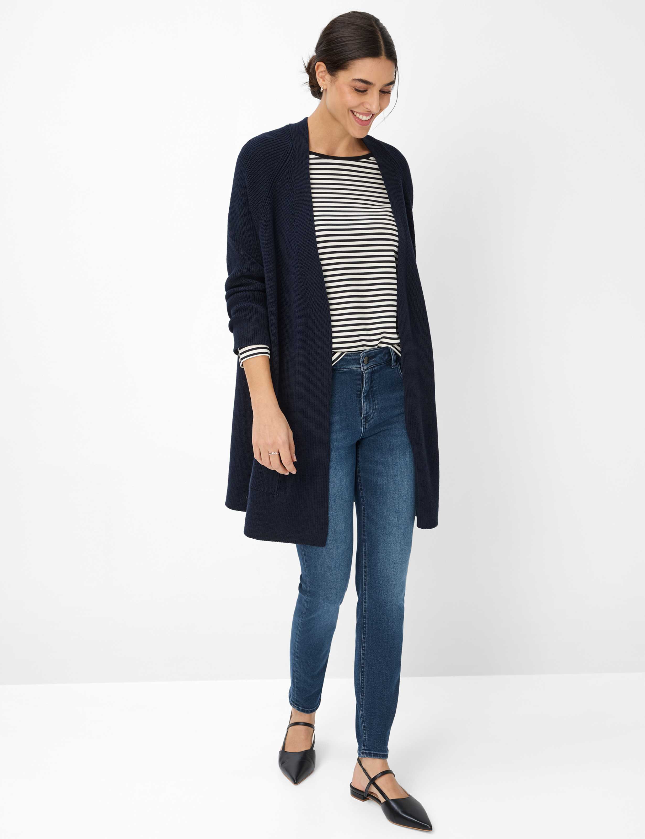 Damen Style AMANDA Dunkelblau  Model Outfit