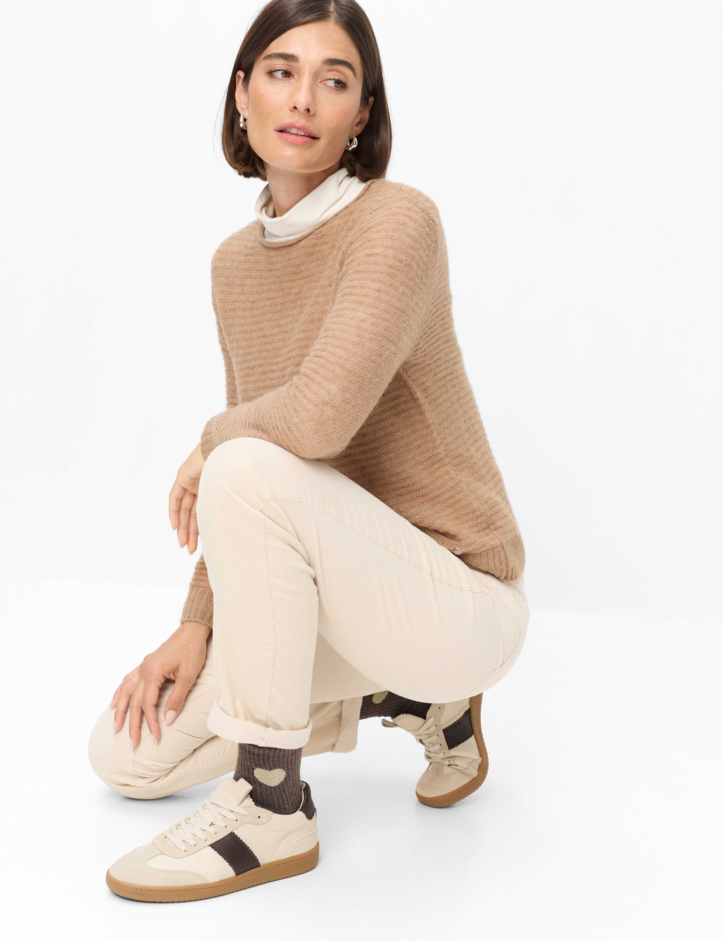 Women Style MARY Cream white Regular Fit Detail 1