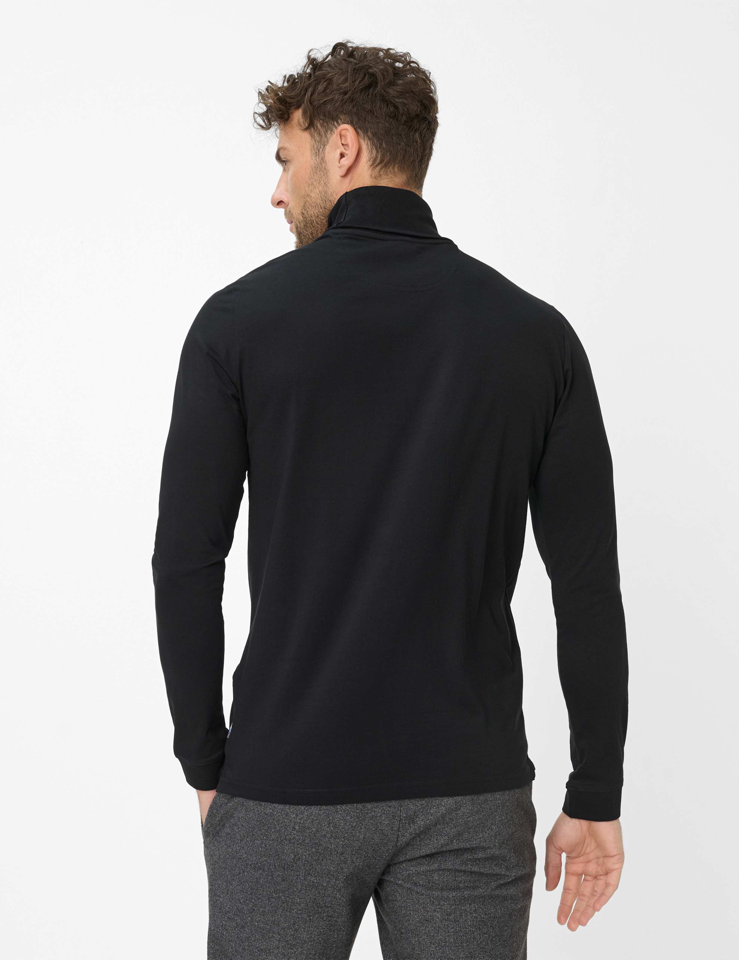Heren Style BENNO Zwart  Model achterkant