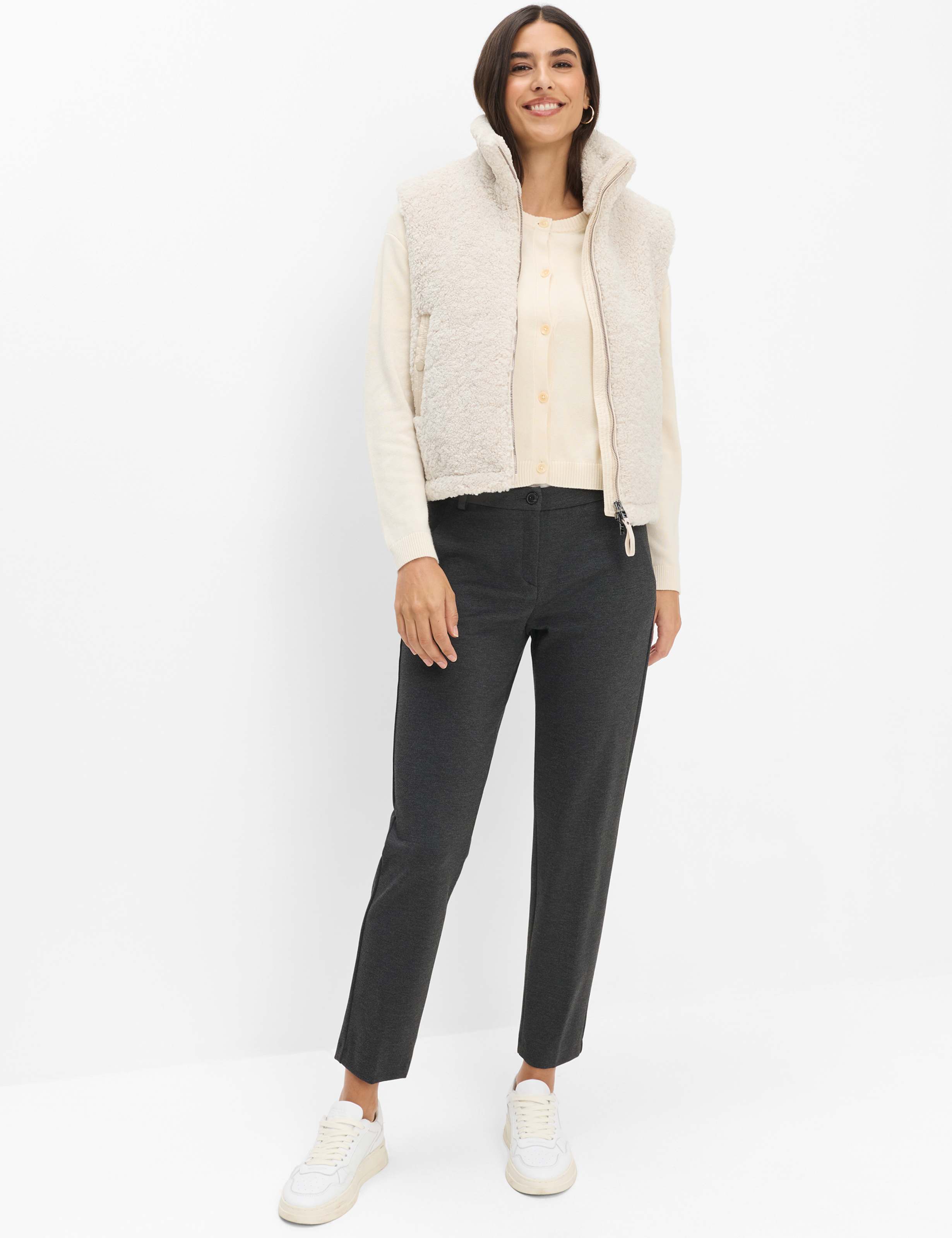 Femme Style MARON S Gris Foncé - Anthracite Regular Fit Tenue du mannequin