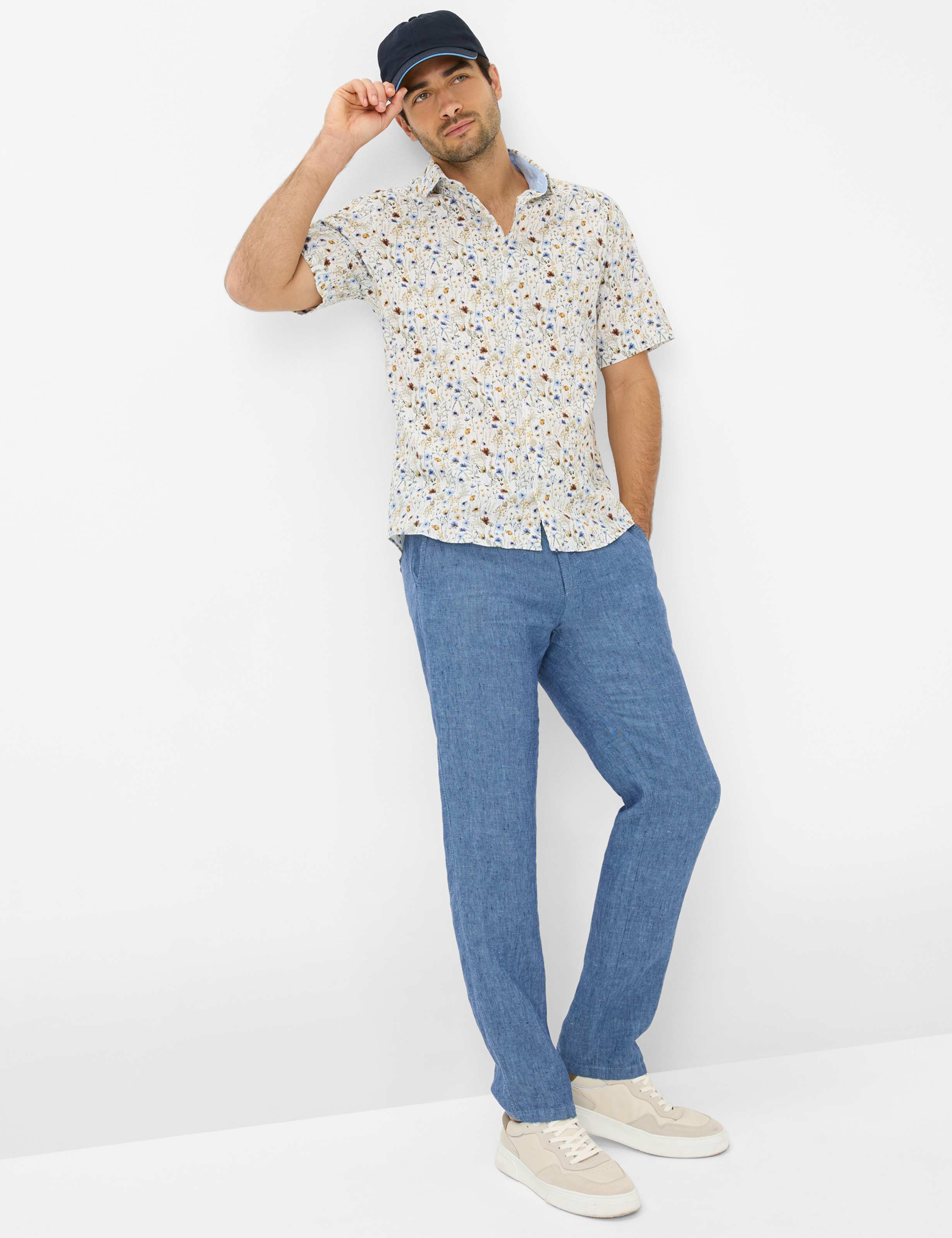 Heren Style EVANS Blauw Regular Fit Model outfit