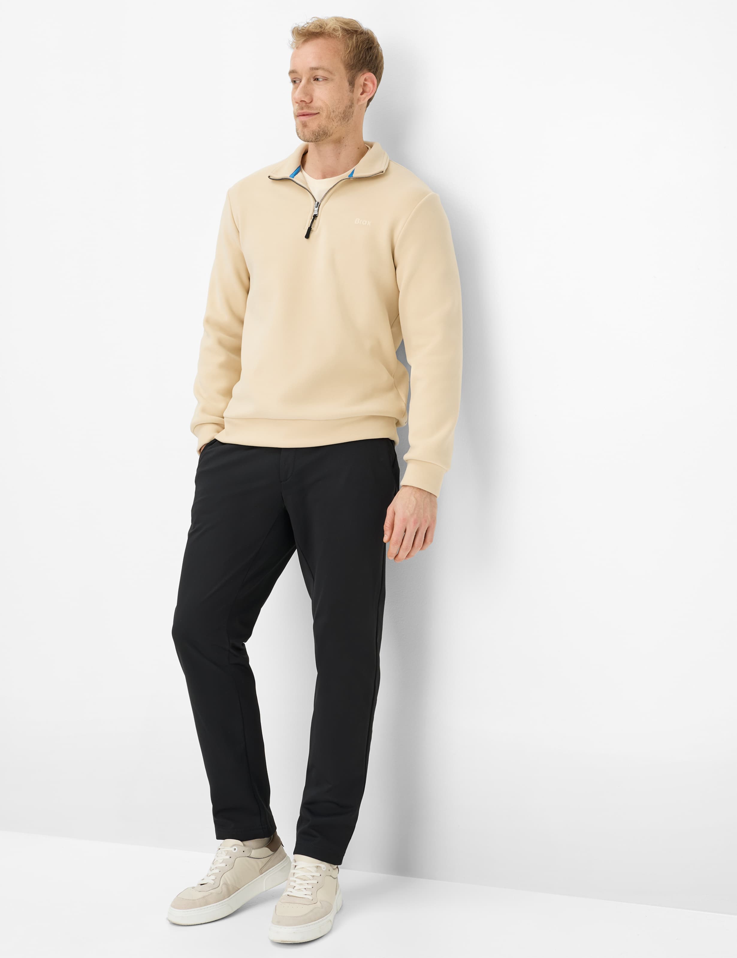 Homme Style PHIL Noir Tapered Fit Tenue du mannequin