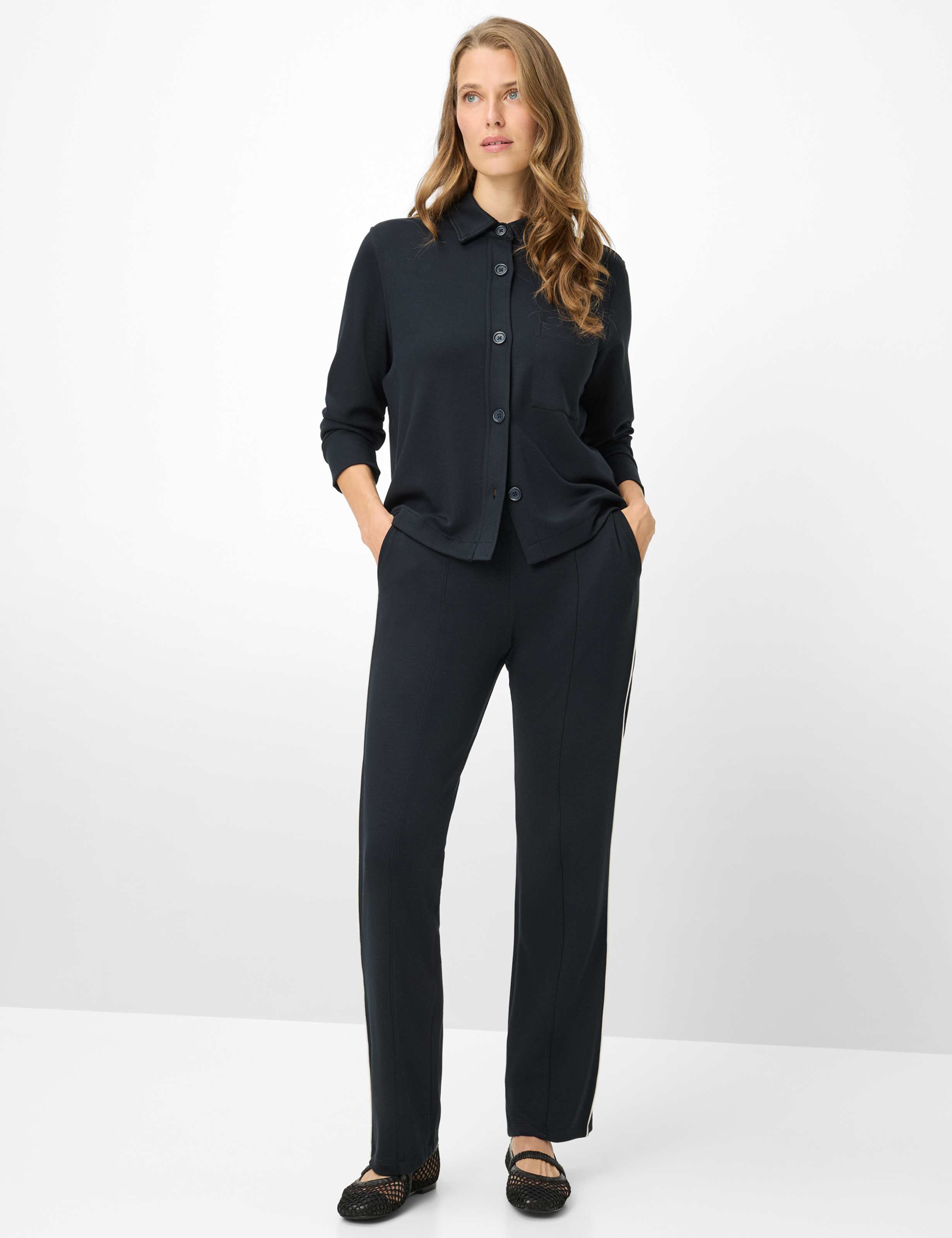 Femme Style MALIA Bleu Foncé  Tenue du mannequin