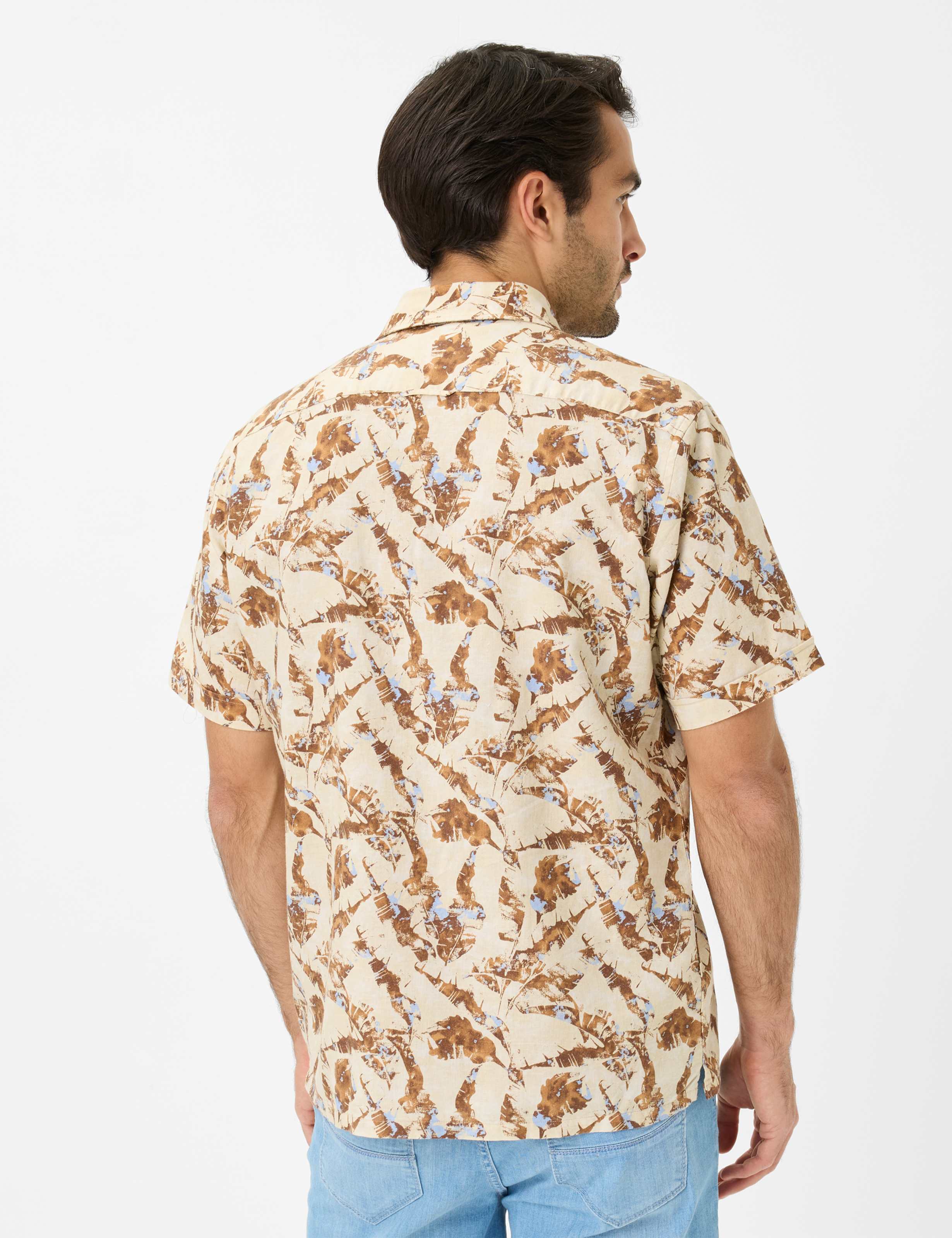 Men Style LEO Beige  Model back