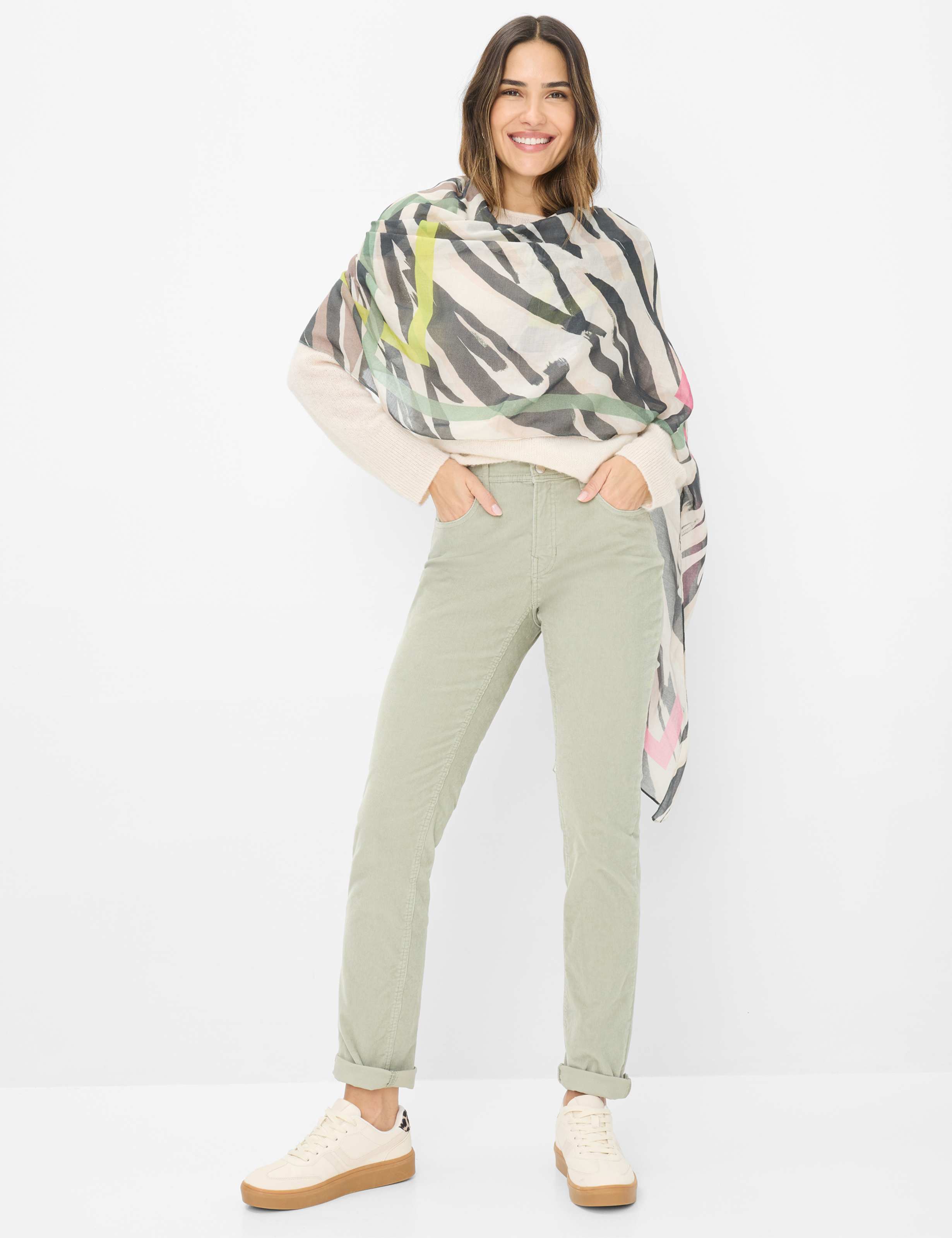 Dames Style CAROLA Lichtgroen Feminine Fit Model outfit