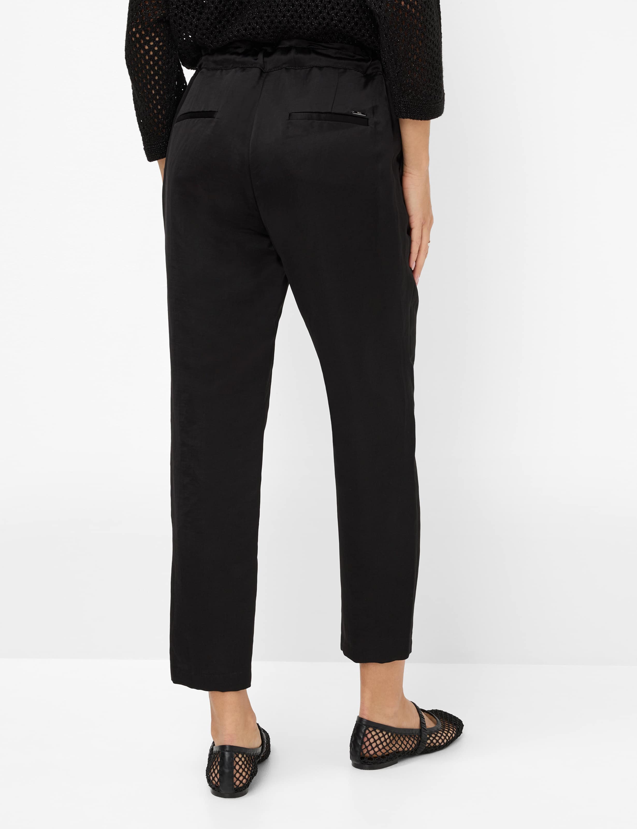 Damen Style MONA S Schwarz Relaxed Fit Model Rueck