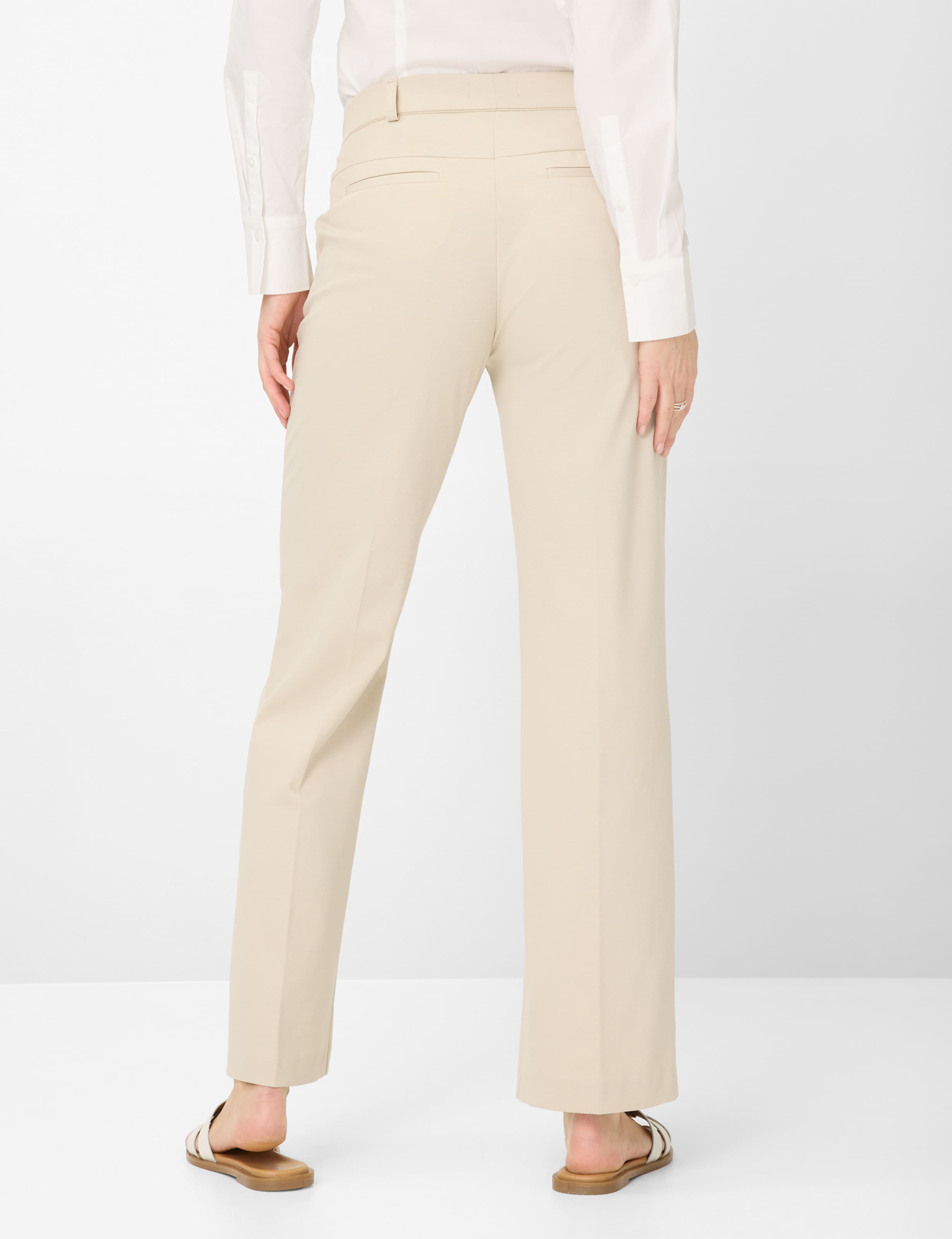 Damen Style LILLYTH FLARED Beige Slim Fit Model Rueck