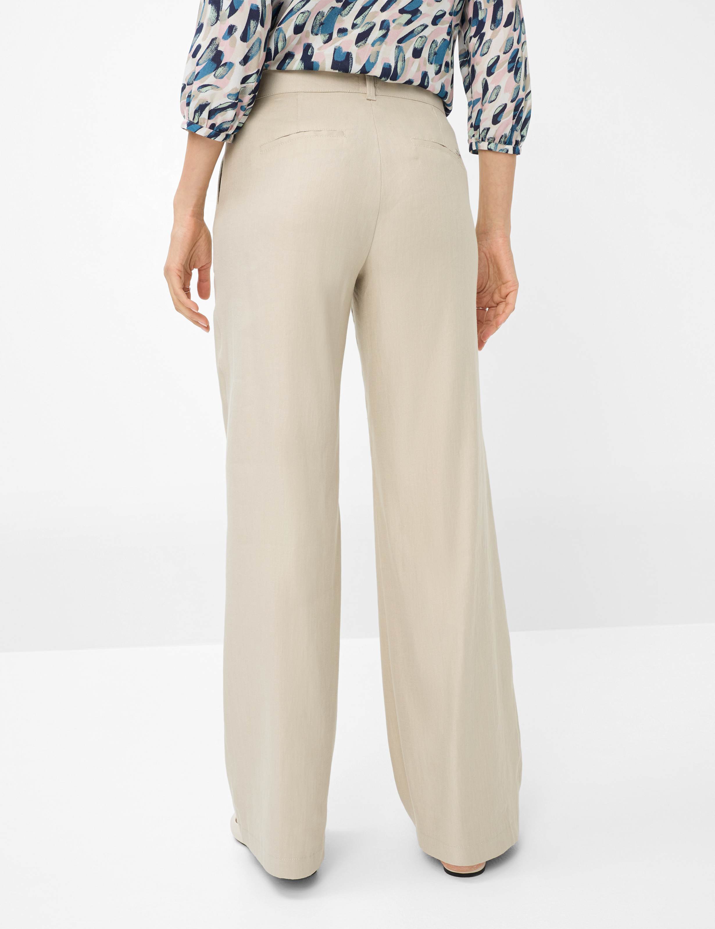 Damen Style MAINE Hellbeige Wide Leg Model Rueck