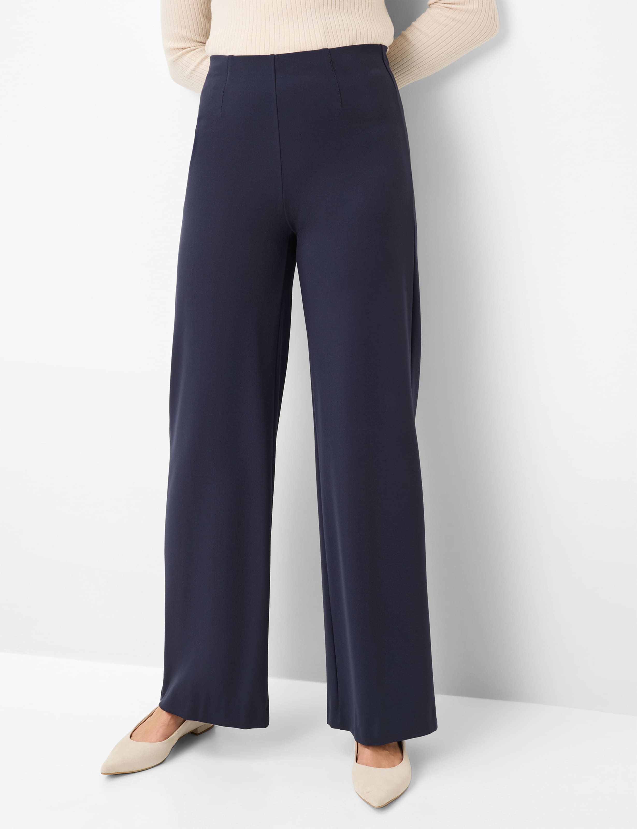 Thumbnail - Raphaela by Brax Damen Marlenehose Style LILLYTH FLARED NAVY, dunkelblau, Gr. 44K