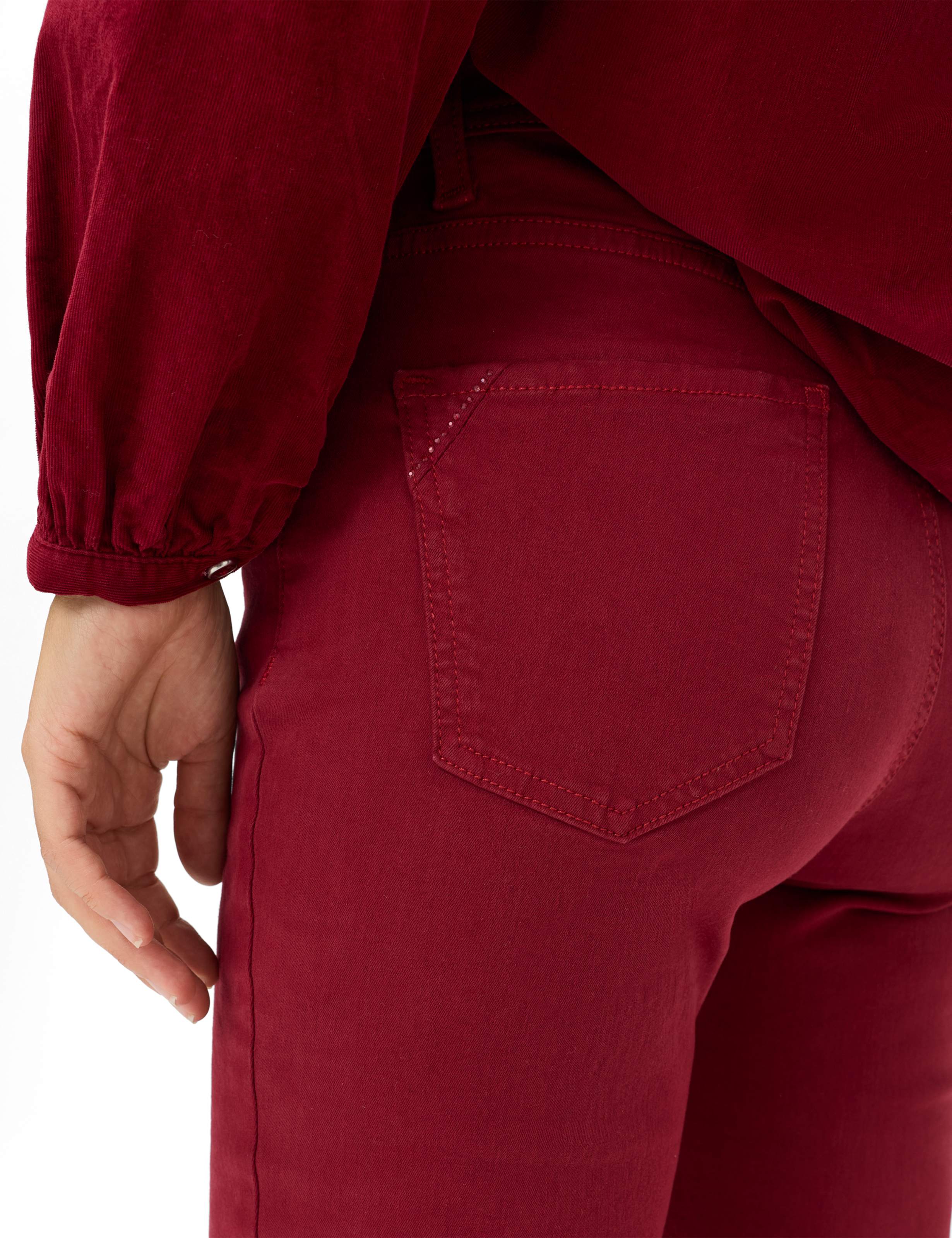 Femme Style CAROLA Denim Rouge Foncé Feminine Fit Détail 2