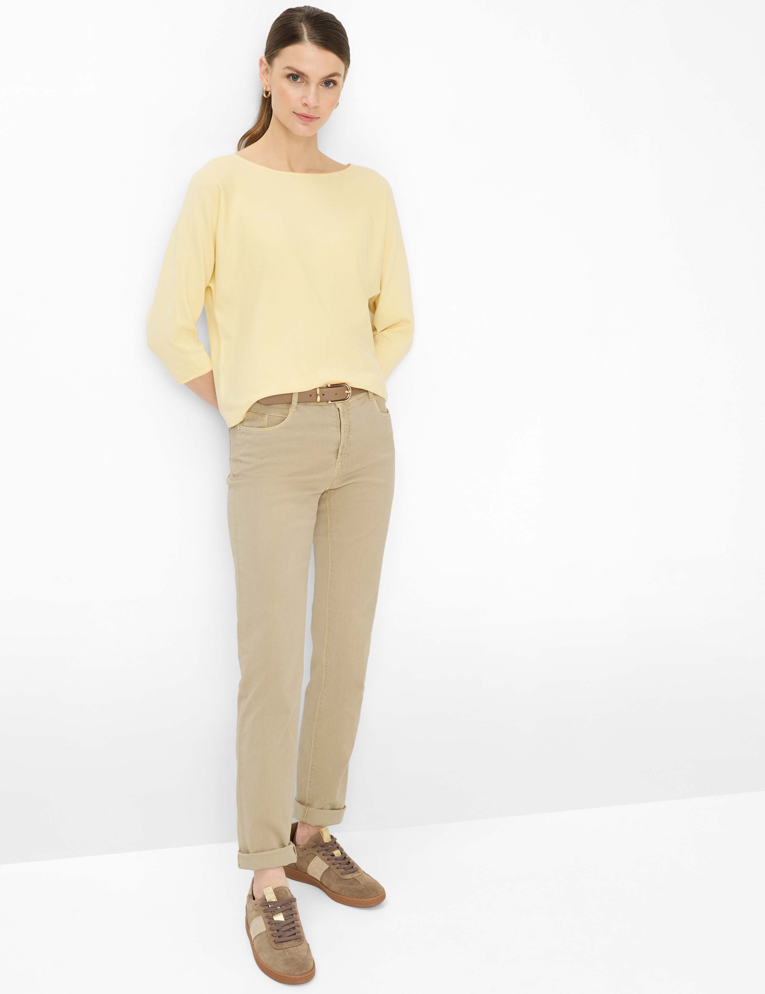 Damen Style CAROLA Beige Feminine Fit Model Outfit