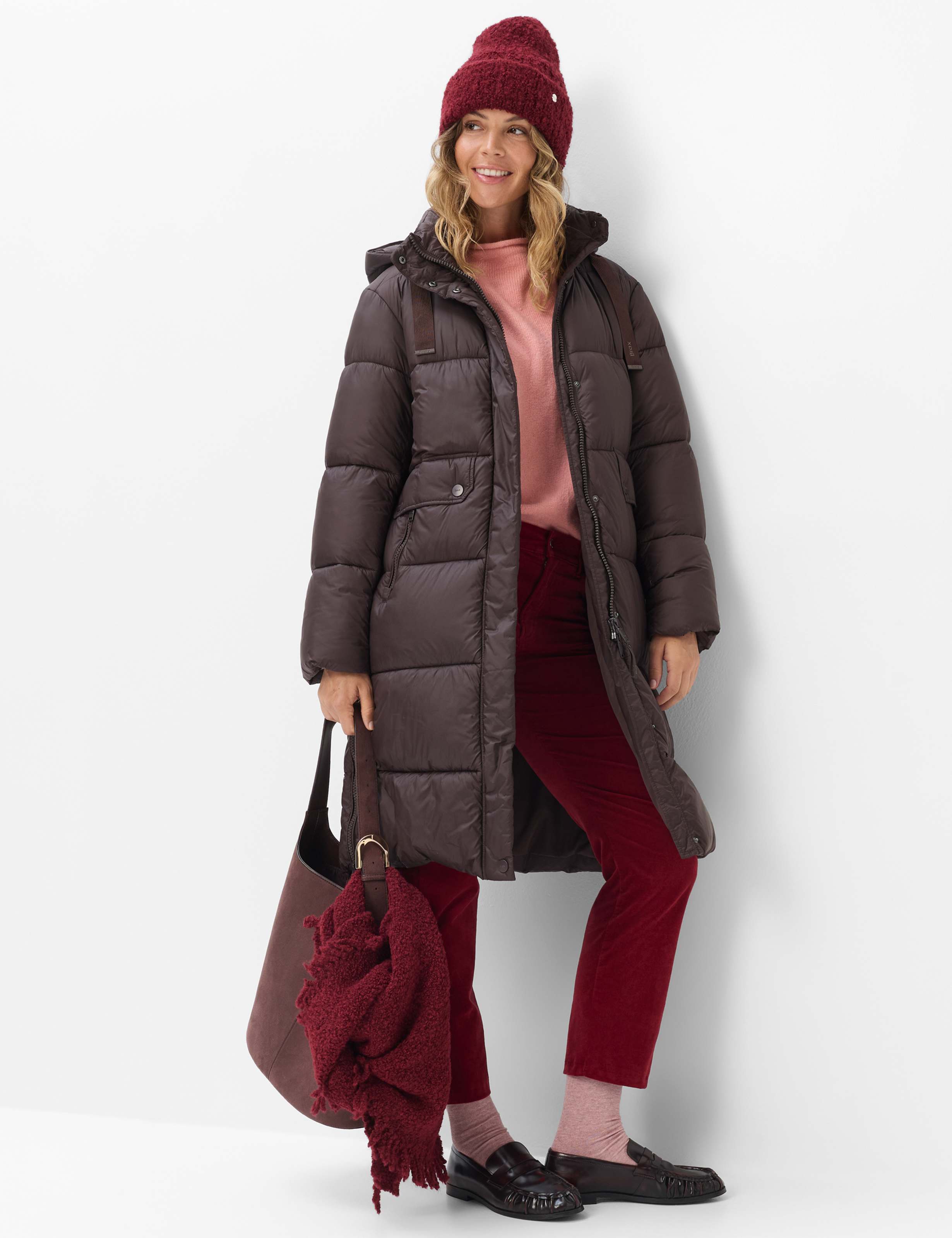 Femme Style TINA Marron Foncé  Tenue du mannequin