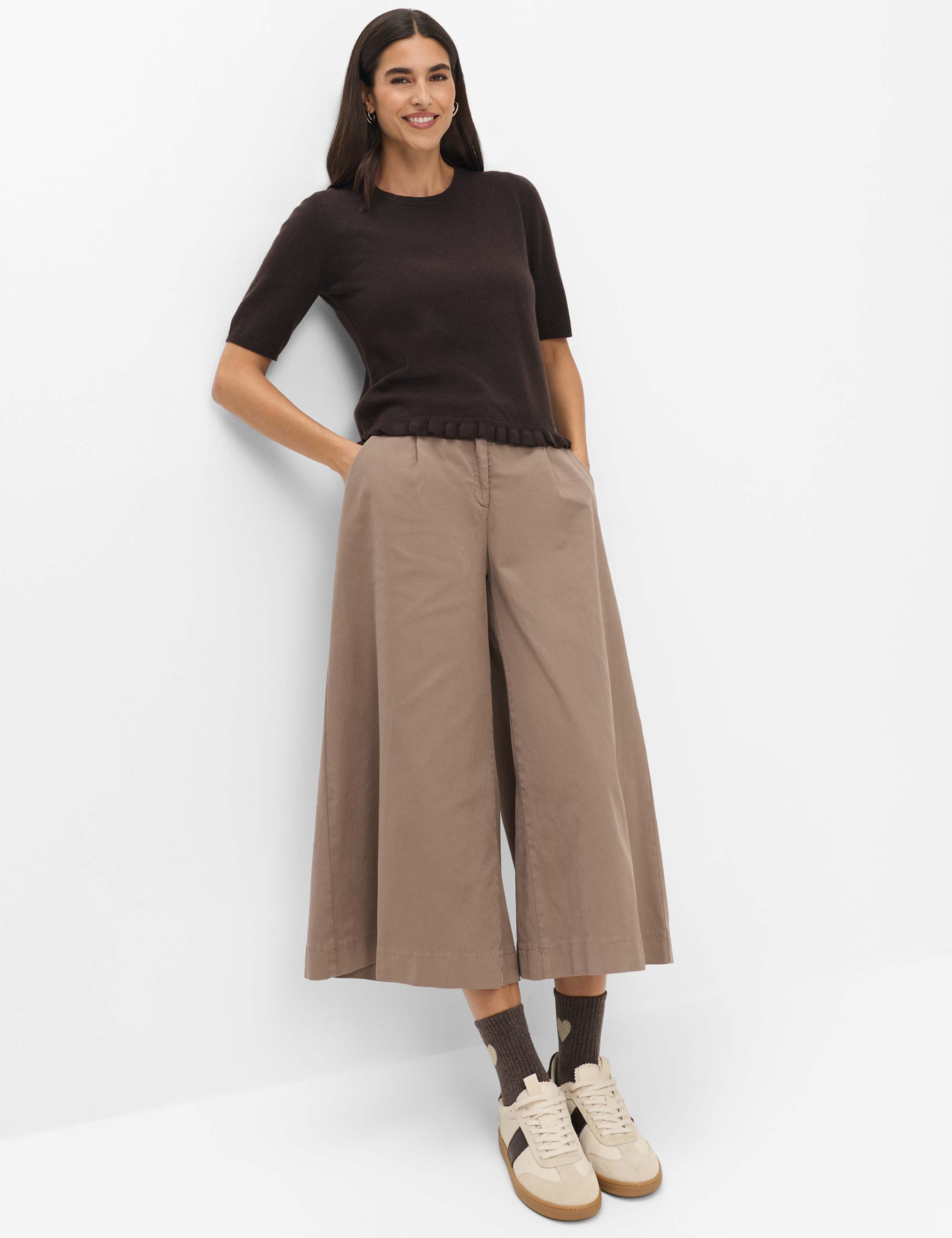 Damen Style NINA Dunkelbraun  Model Outfit