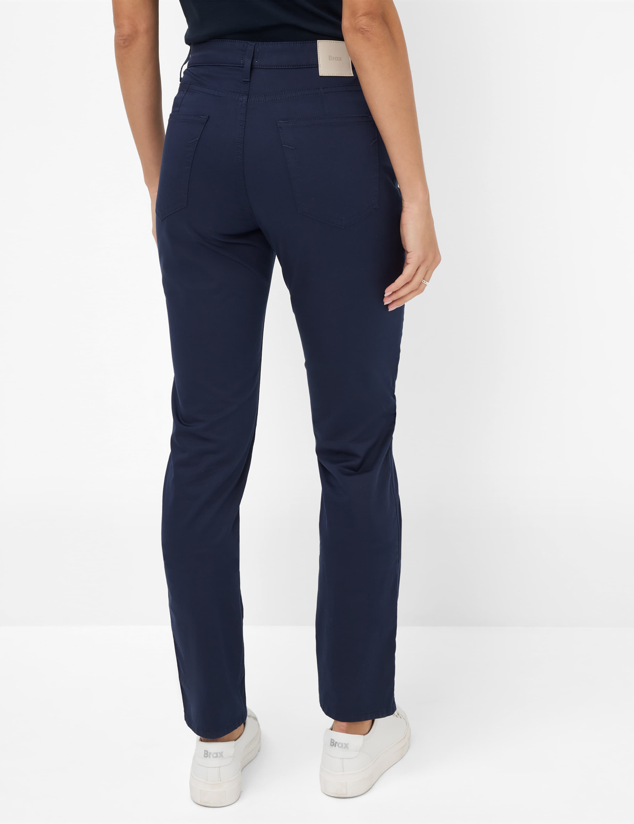 Damen Style CAROLA Dunkelblau Feminine Fit Model Rueck