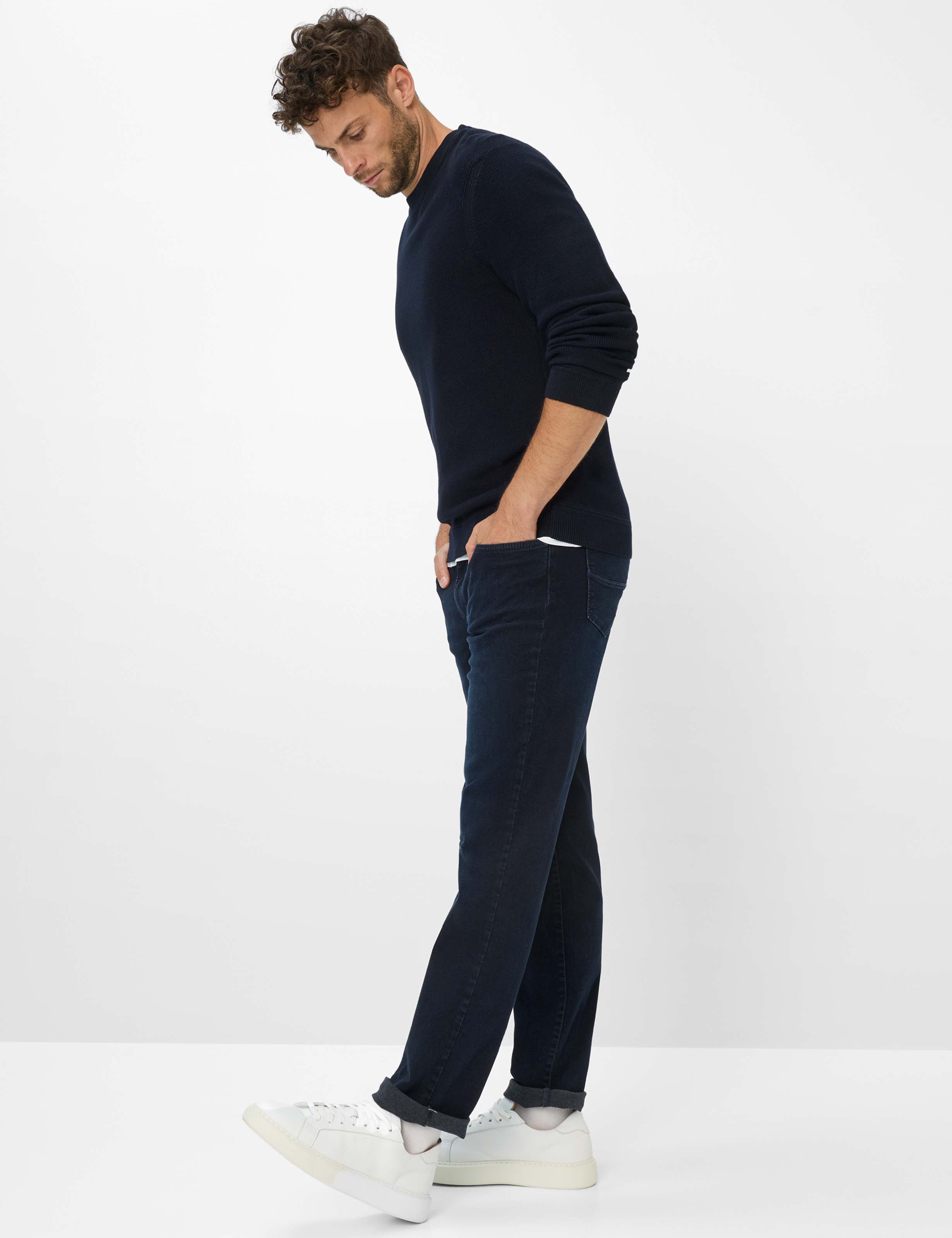 Herren Style ROY Dunkelblau  Model Outfit