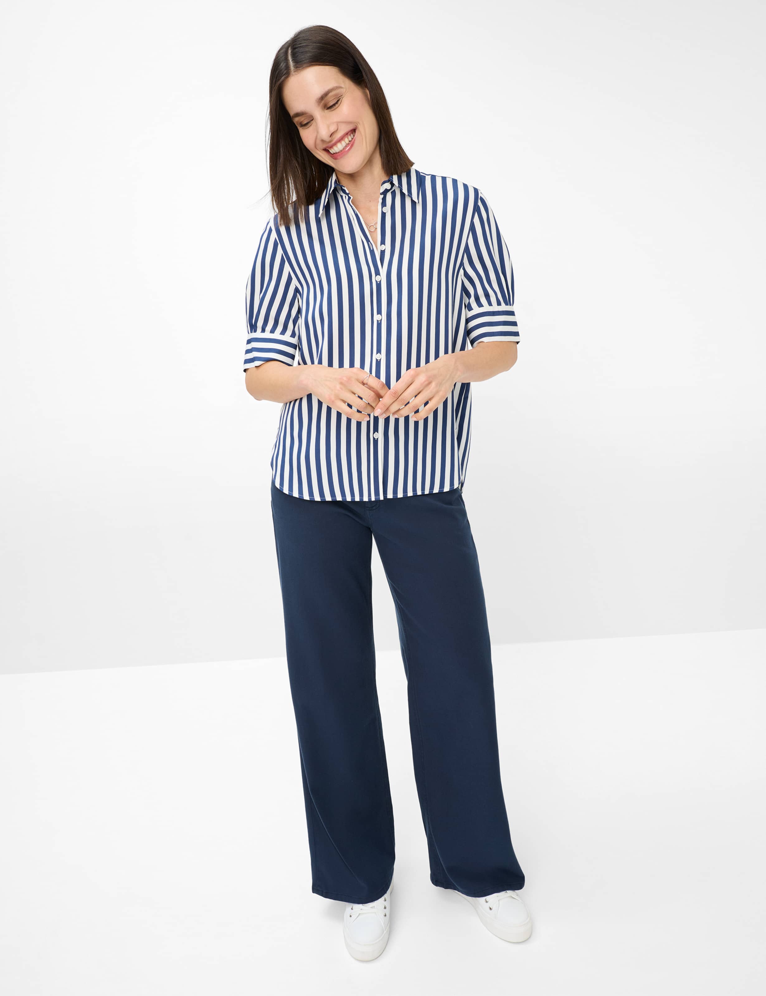 Damen Style VILLY Dunkelblau  Model Outfit