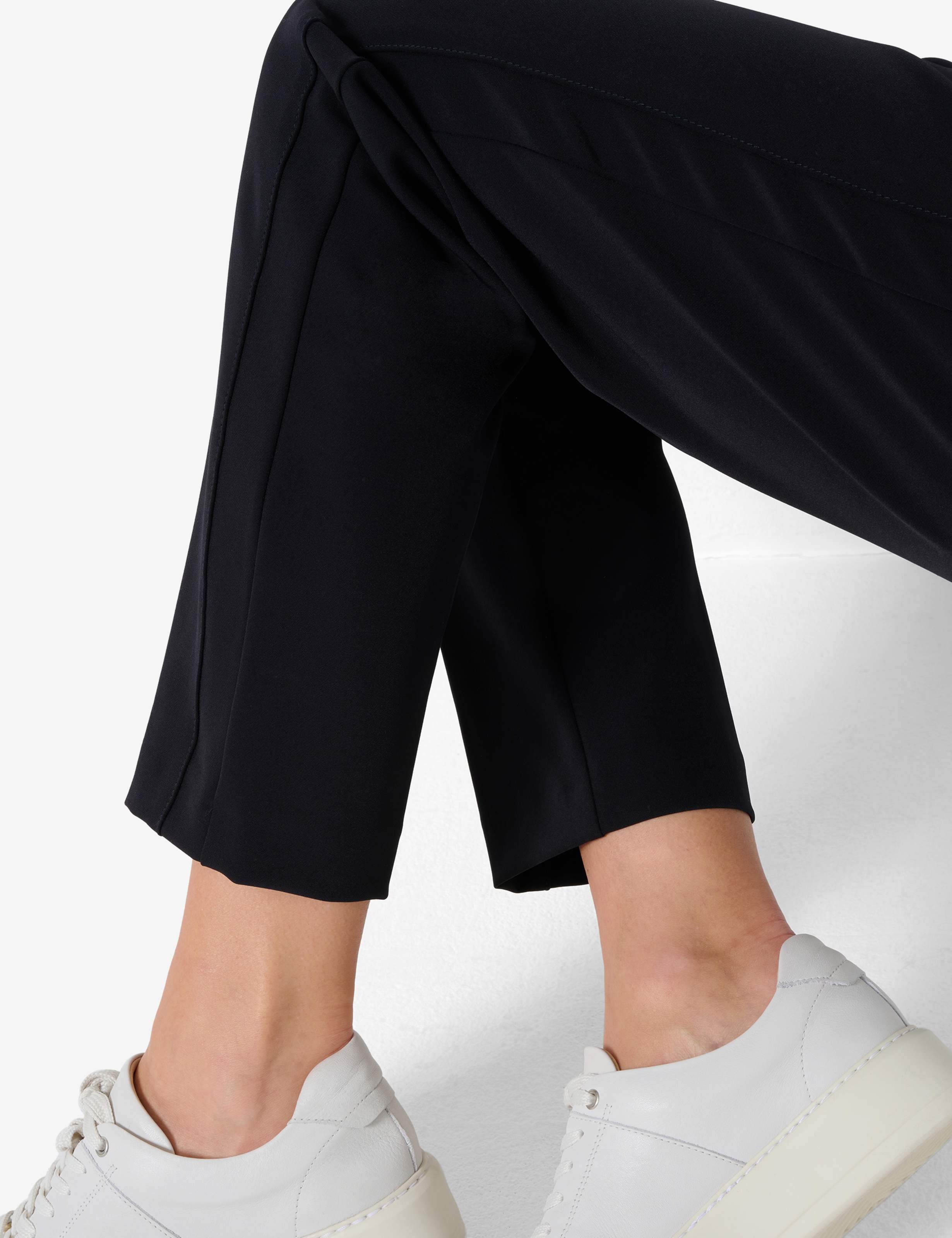Damen Style MARON S Schwarz Regular Fit Detail 1