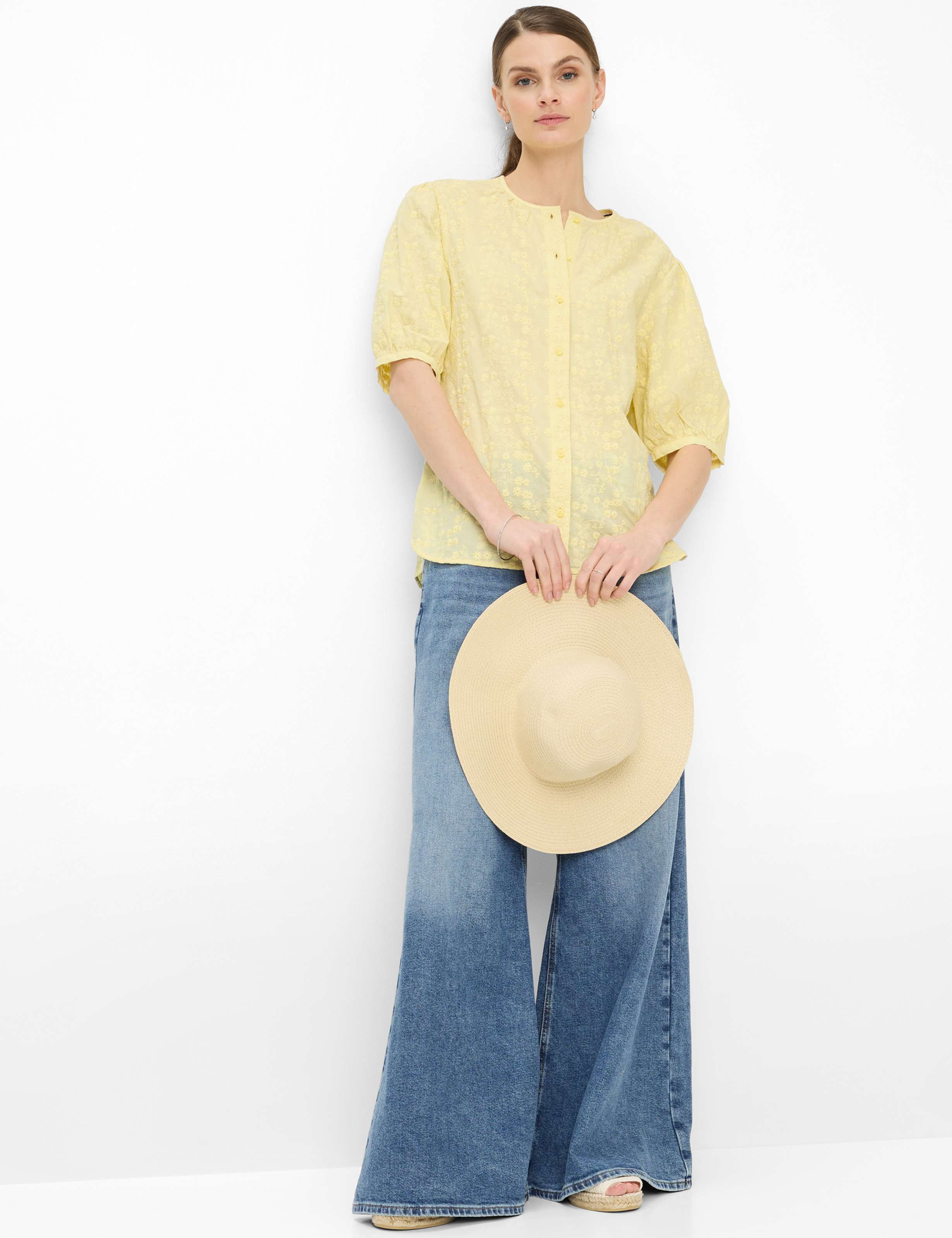 Femme Style VEA Jaune Clair  Tenue du mannequin