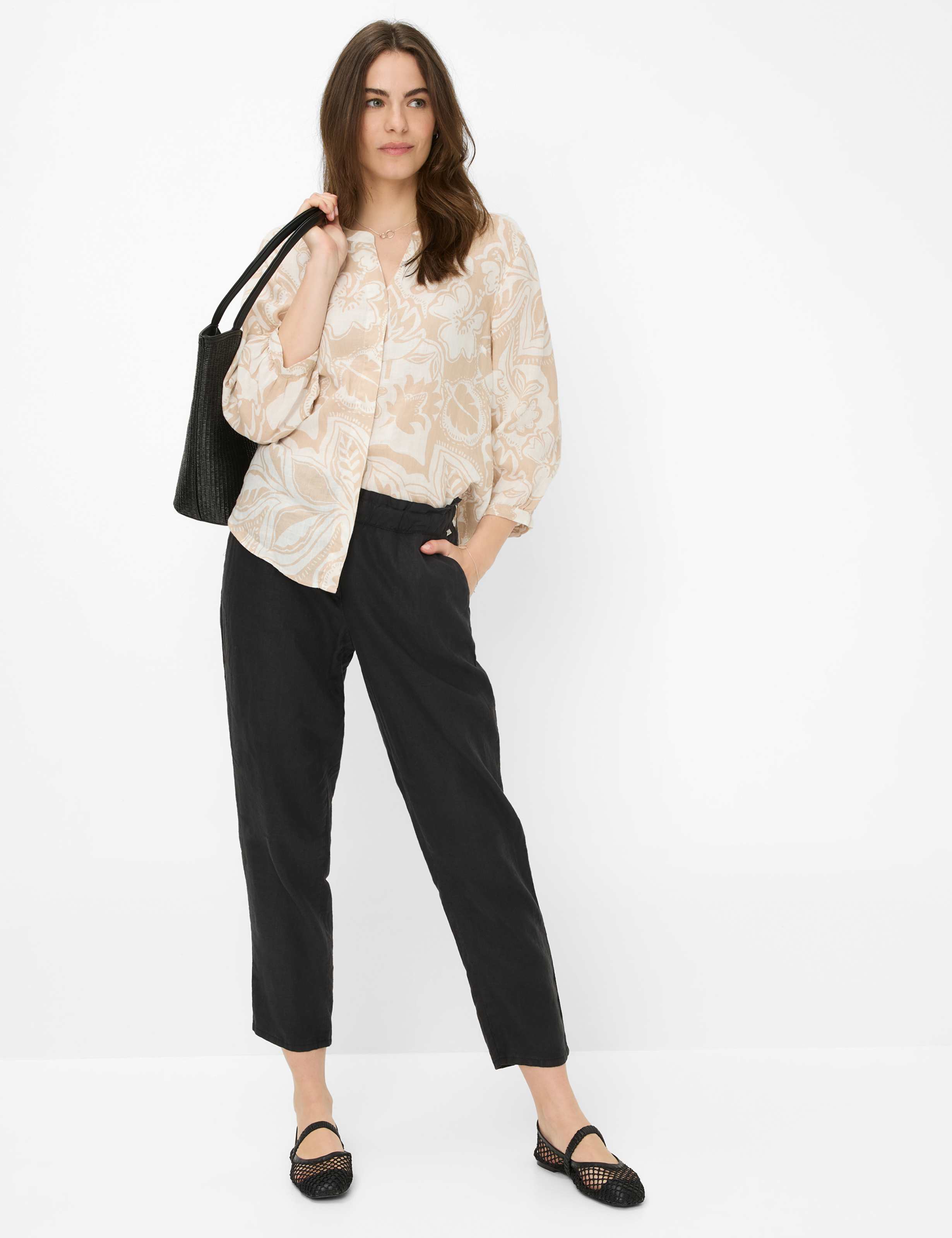 Damen Style MONA S Schwarz Relaxed Fit Model Outfit