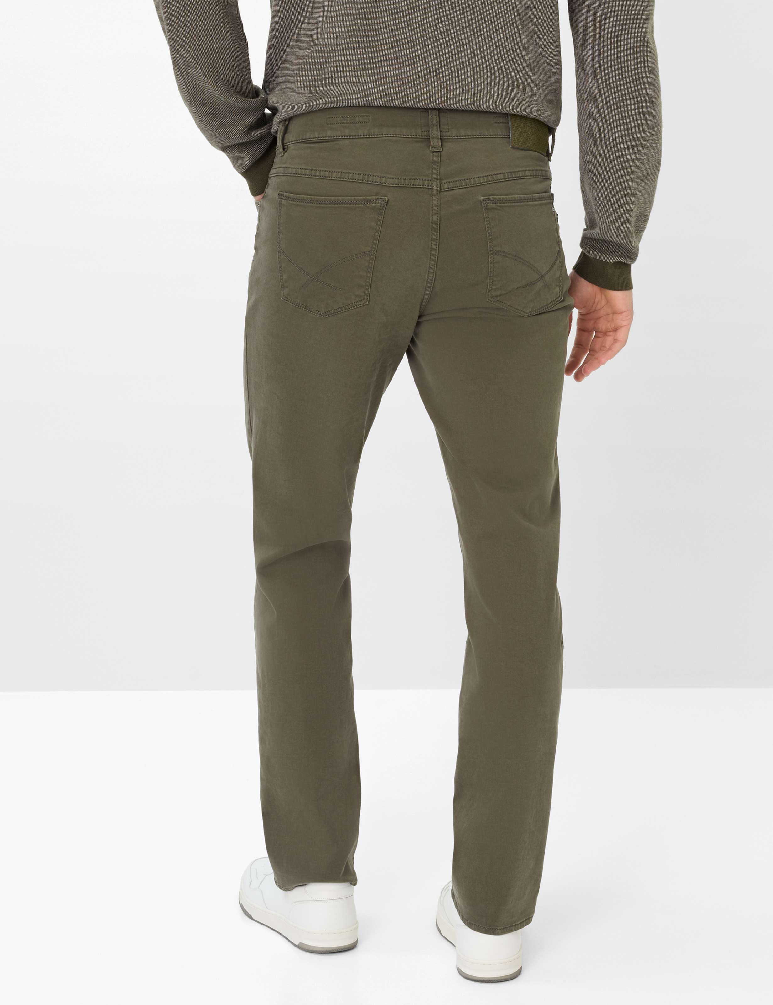 Herren Style COOPER Grün - Oliv Regular Fit Model Rueck