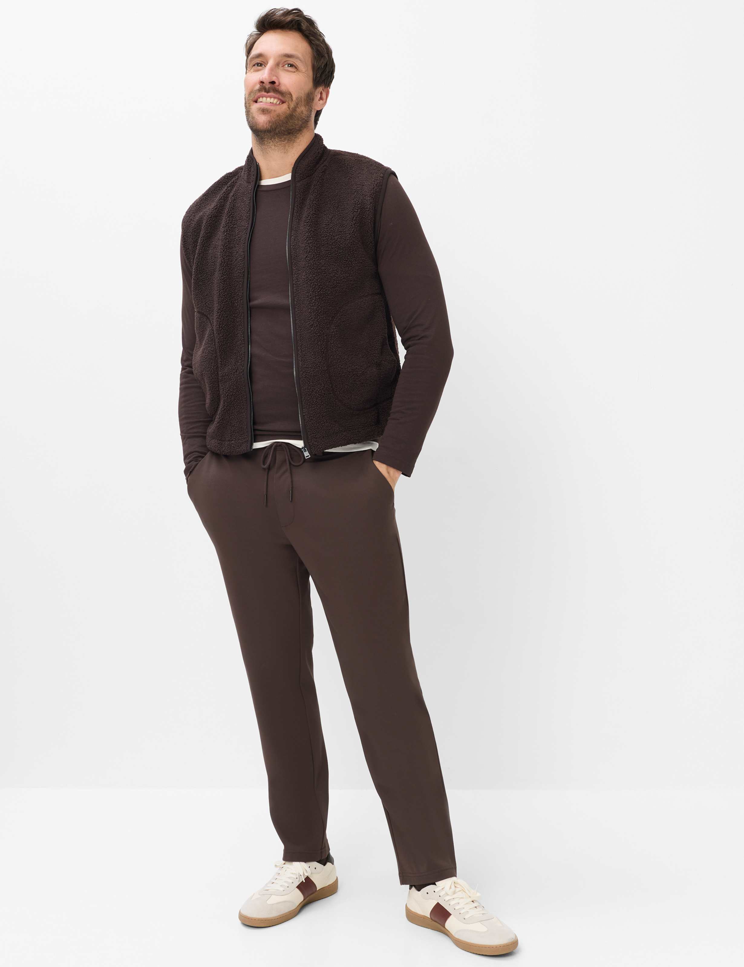 Homme Style PERCY Marron Foncé Relaxed Fit Tenue du mannequin