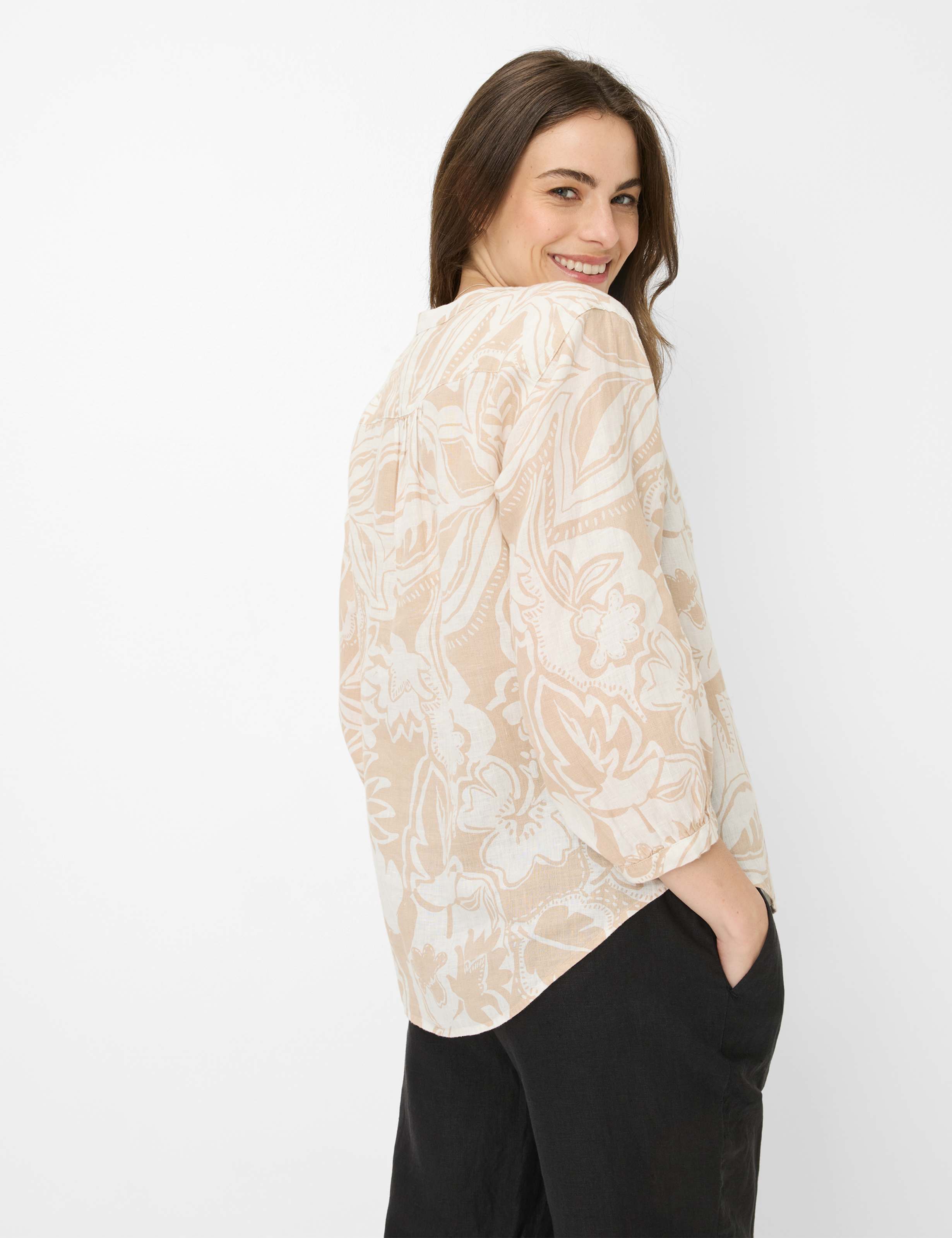 Women Style VELIA Cream White  Model back