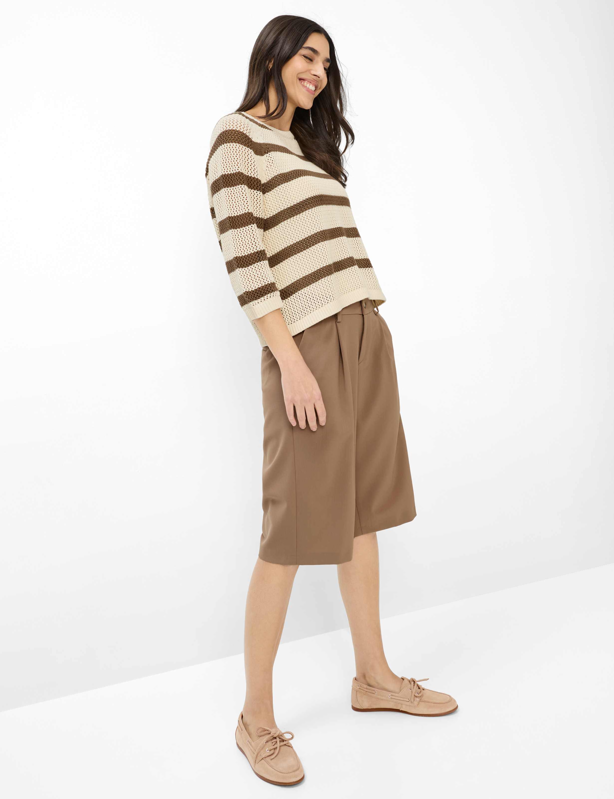 Femme Style NALA Marron Foncé  Tenue du mannequin