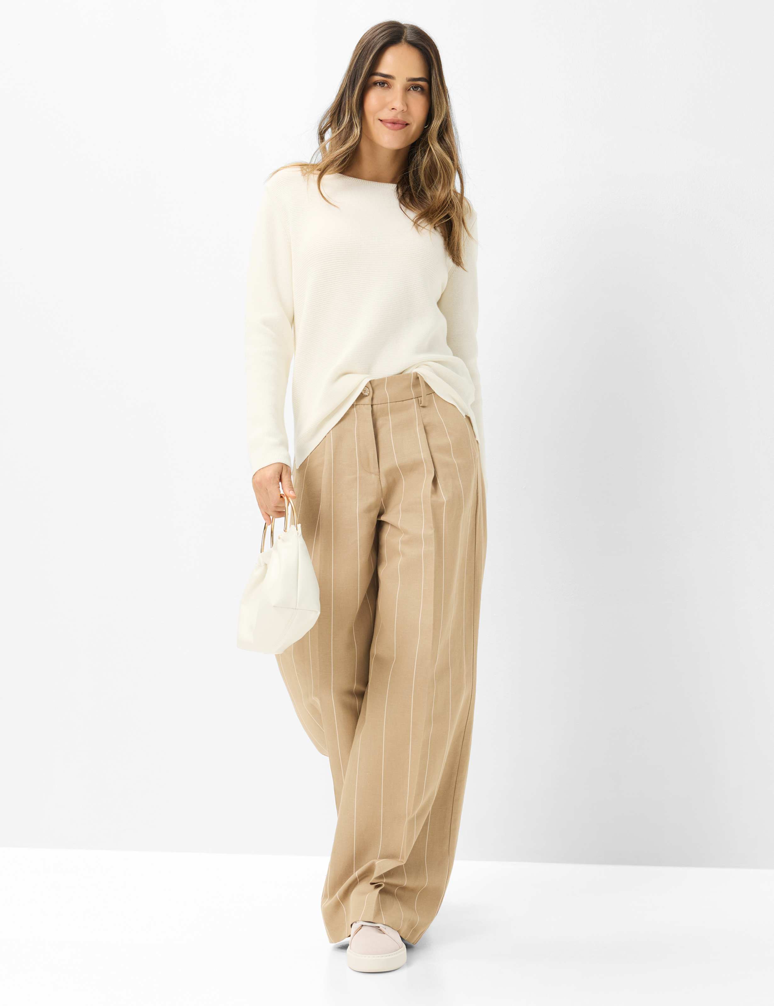 Femme Style LESLEY Blanc Crème  Tenue du mannequin