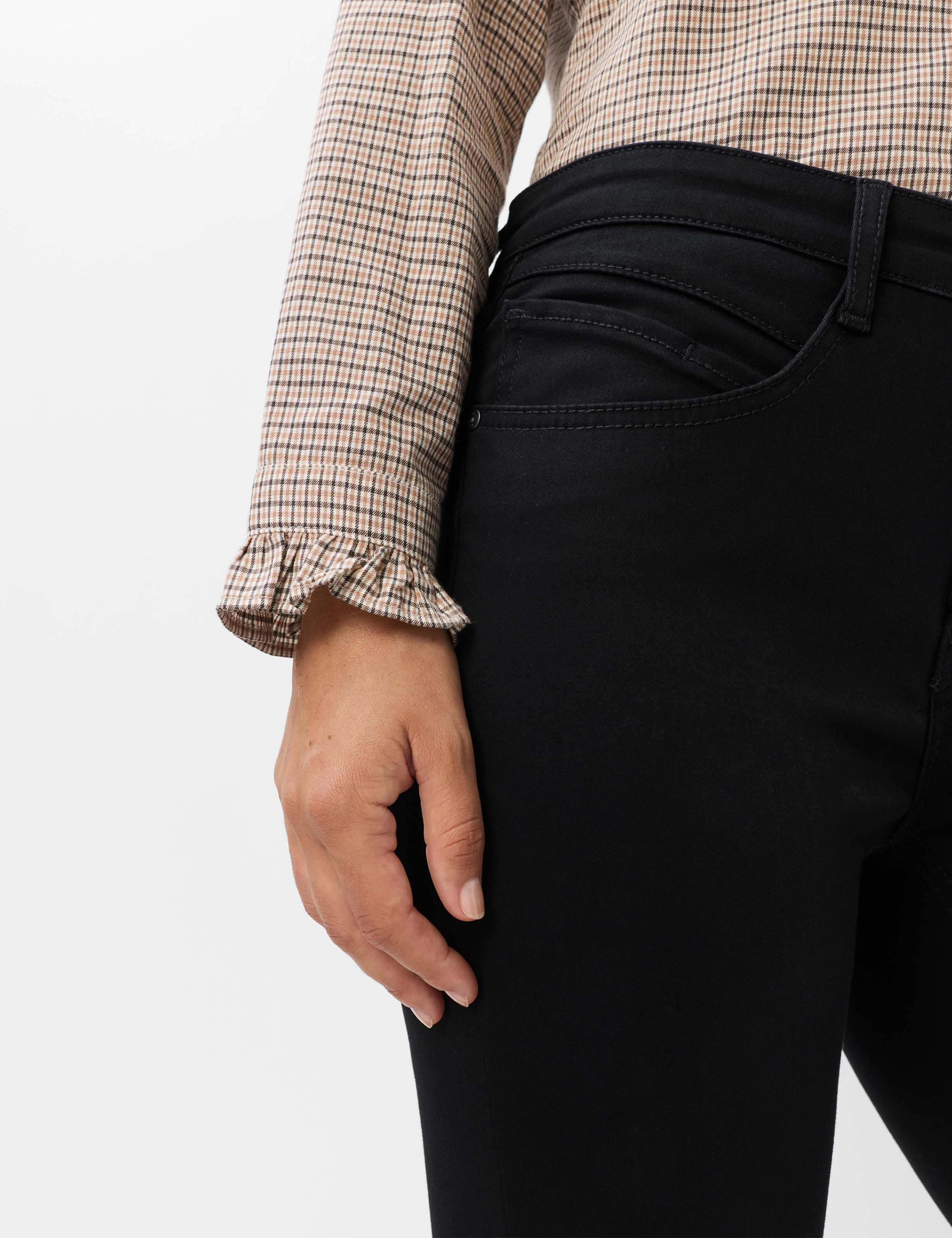 Femme Style CAROLA Denim Noir Feminine Fit Détail 2