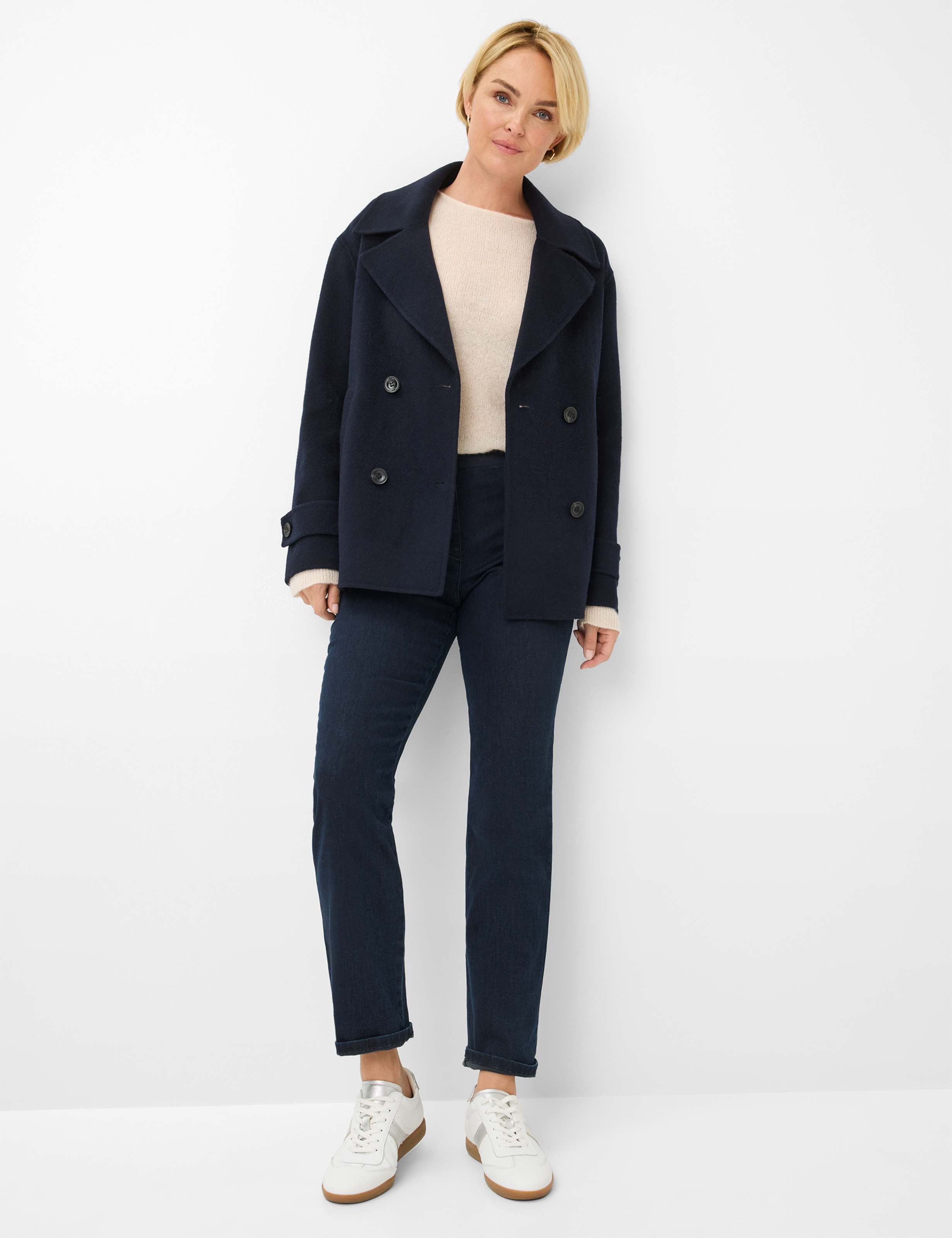 Femme Style CARINA Denim Bleu Foncé Comfort Plus Fit Tenue du mannequin